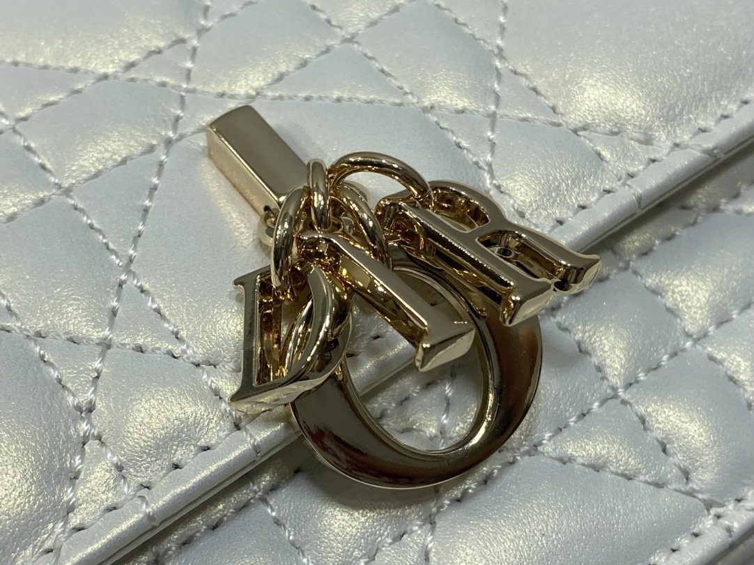 Женская сумка Dior белая