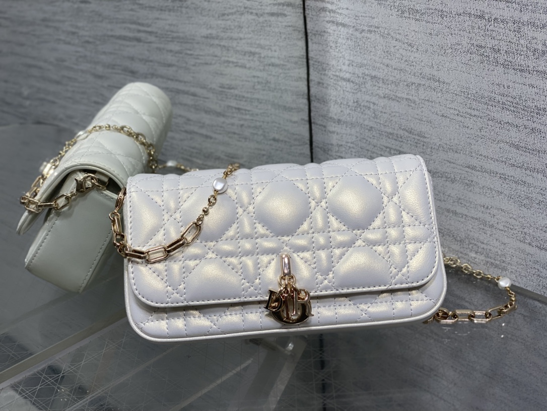 Женская сумка Dior белый