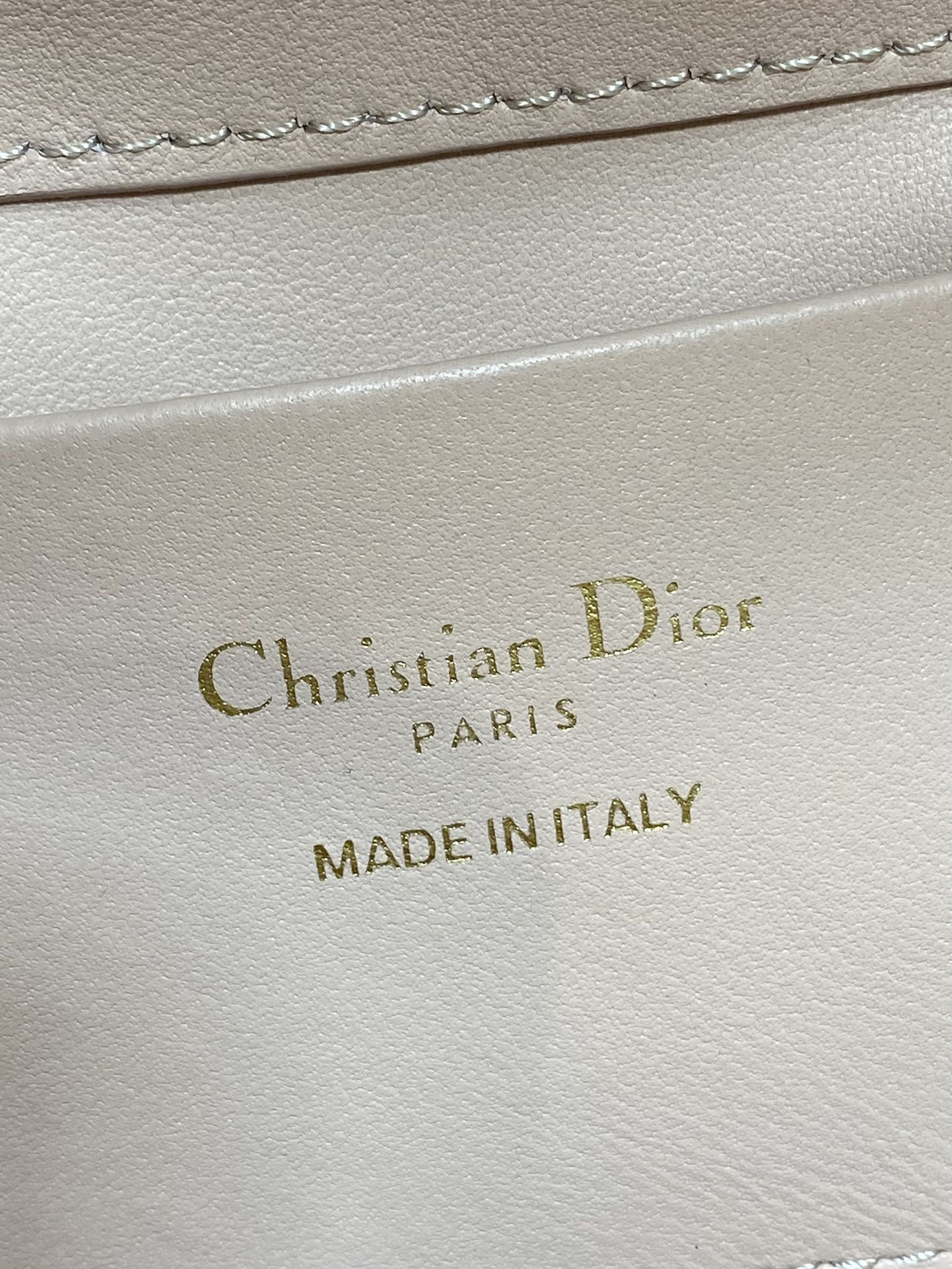 小号珠光浅粉现货‼️Toujours竖版系列小号，专属菜篮子，有点太美了，高颜值包包，轻松拿捏高级感，超