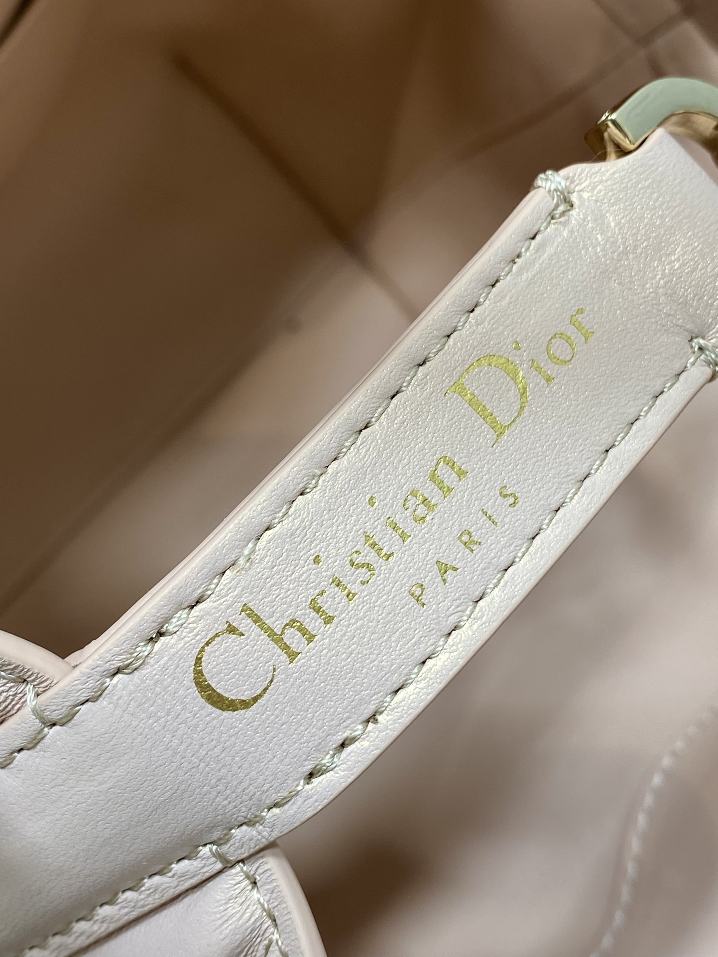 小号珠光浅粉现货‼️Toujours竖版系列小号，专属菜篮子，有点太美了，高颜值包包，轻松拿捏高级感，超