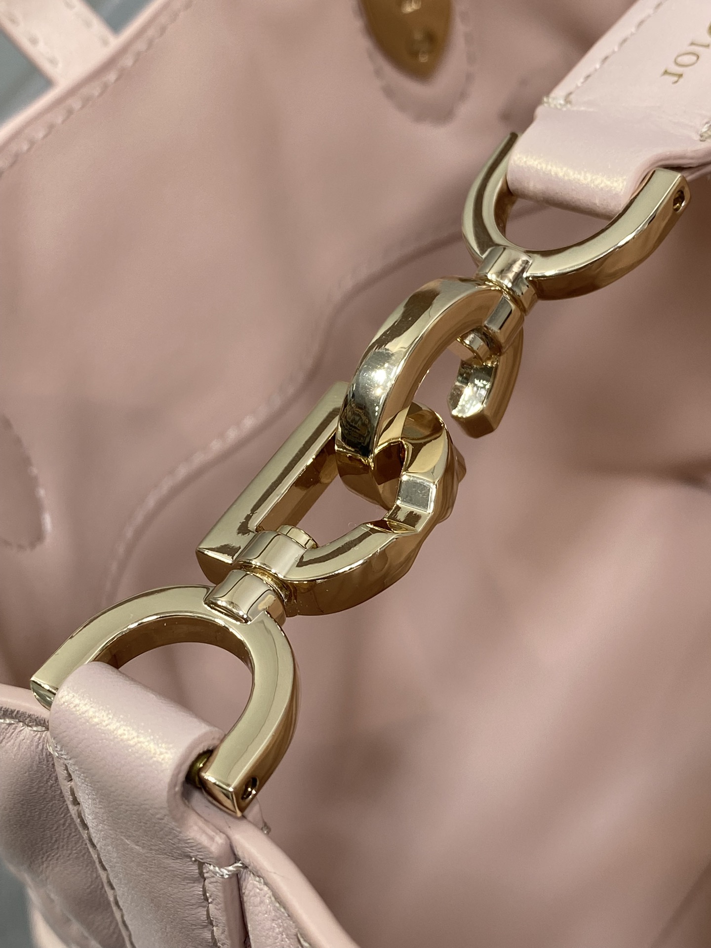 小号珠光浅粉现货‼️Toujours竖版系列小号，专属菜篮子，有点太美了，高颜值包包，轻松拿捏高级感，超