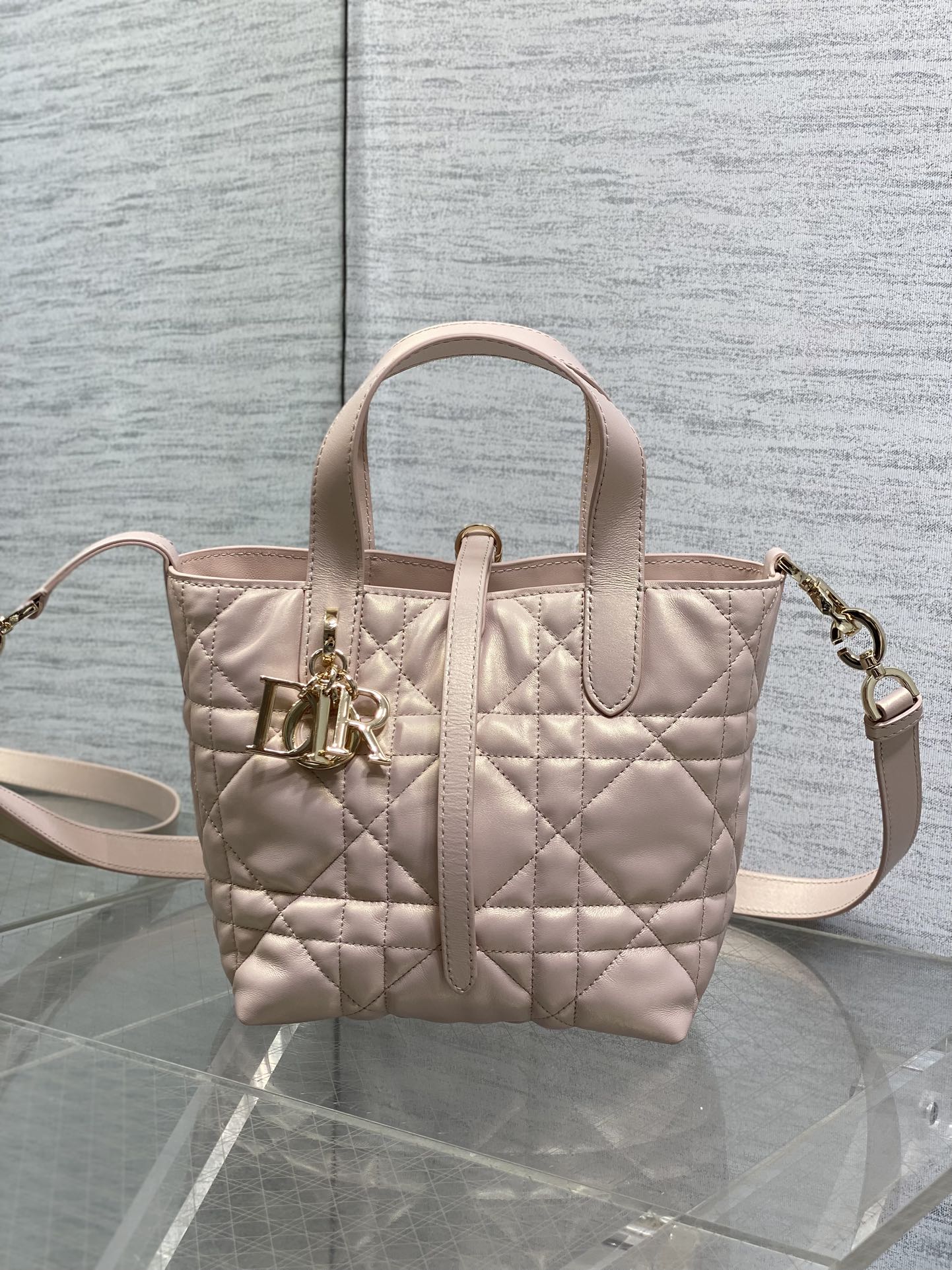 小号珠光浅粉现货‼️Toujours竖版系列小号，专属菜篮子，有点太美了，高颜值包包，轻松拿捏高级感，超