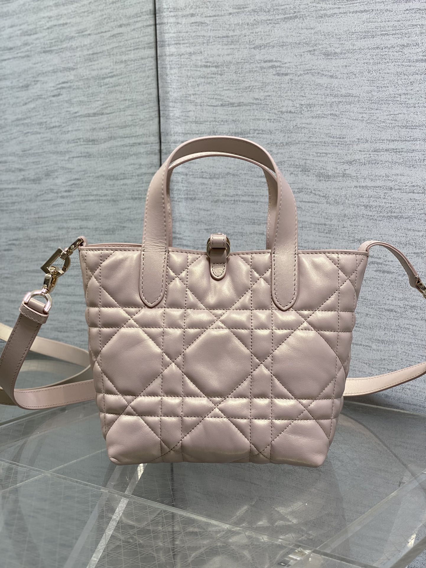 小号珠光浅粉现货‼️Toujours竖版系列小号，专属菜篮子，有点太美了，高颜值包包，轻松拿捏高级感，超