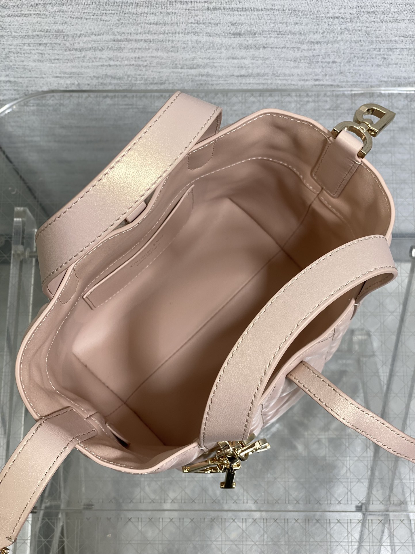 小号珠光浅粉现货‼️Toujours竖版系列小号，专属菜篮子，有点太美了，高颜值包包，轻松拿捏高级感，超