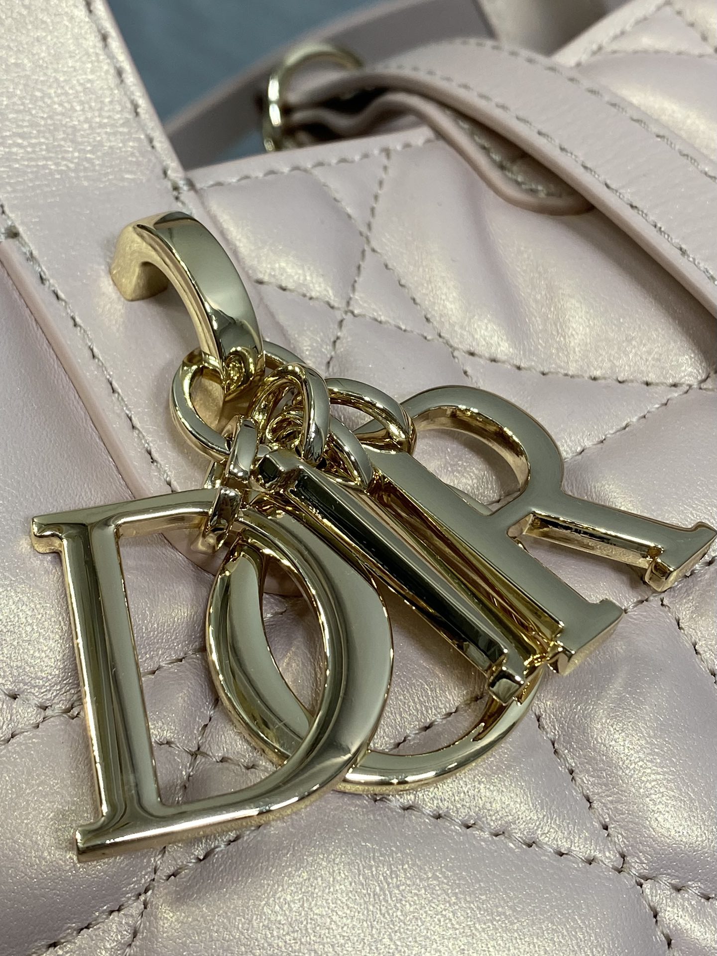 小号珠光浅粉现货‼️Toujours竖版系列小号，专属菜篮子，有点太美了，高颜值包包，轻松拿捏高级感，超