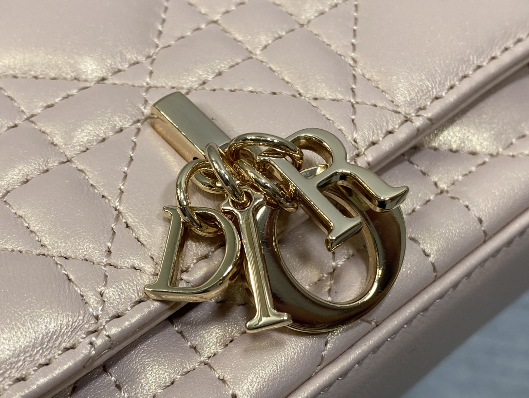 Женская сумка Dior розовый