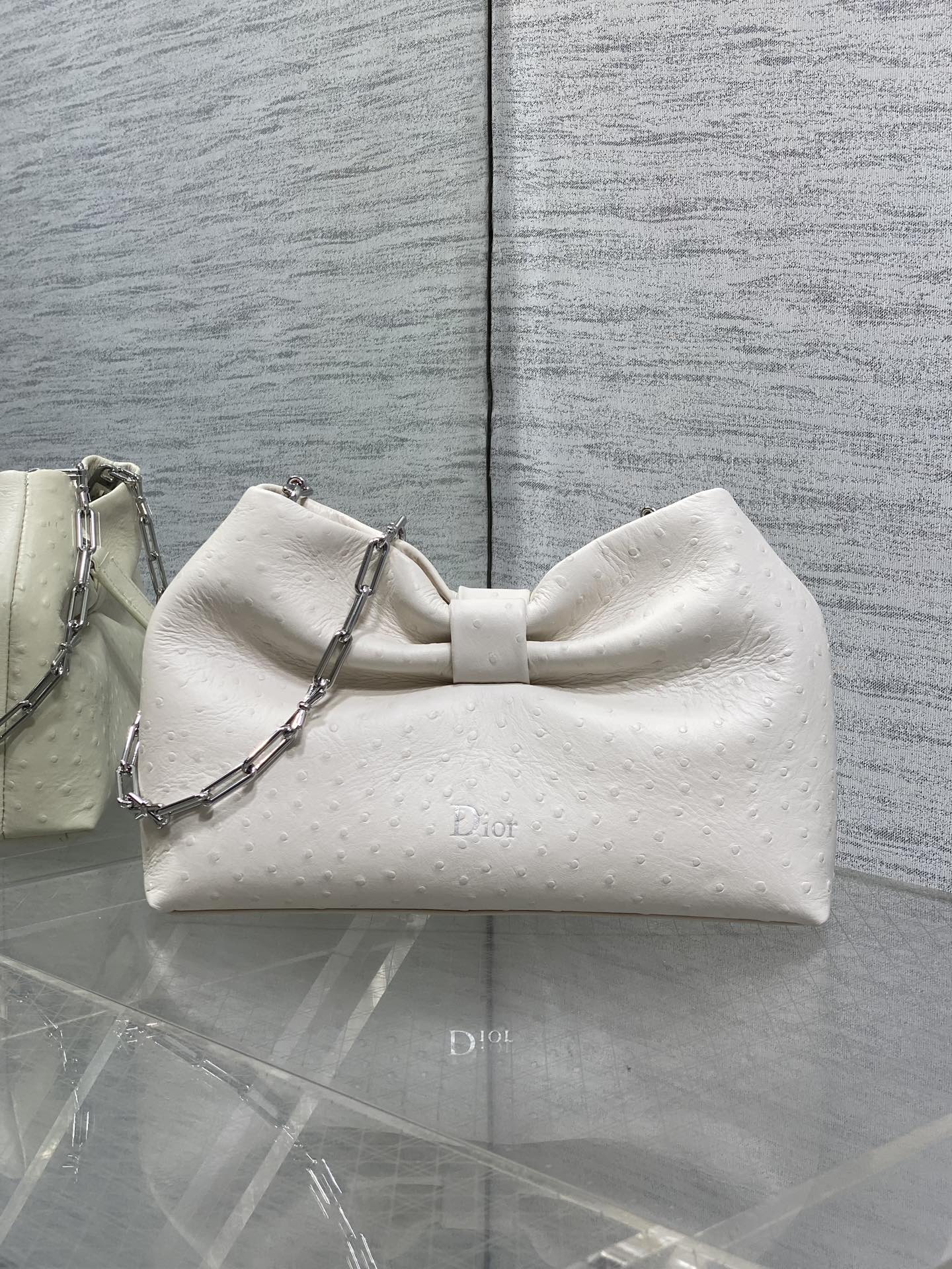 Сумка Dior с бантом и цепочкой
