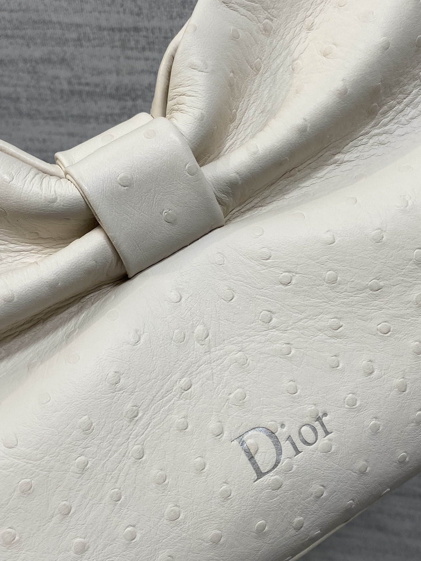 Сумка Dior с бантом и цепочкой
