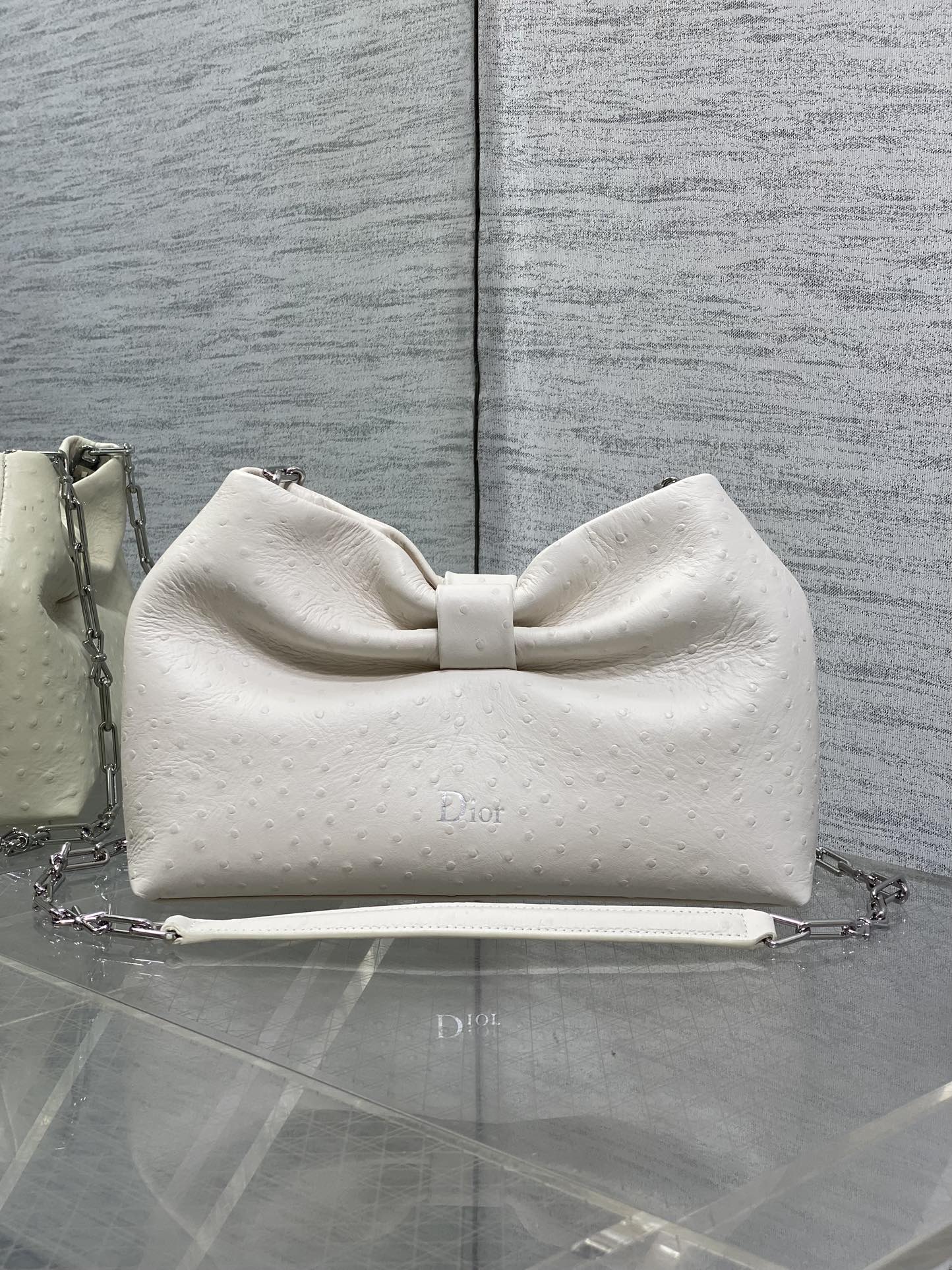Сумка Dior с бантом и цепочкой
