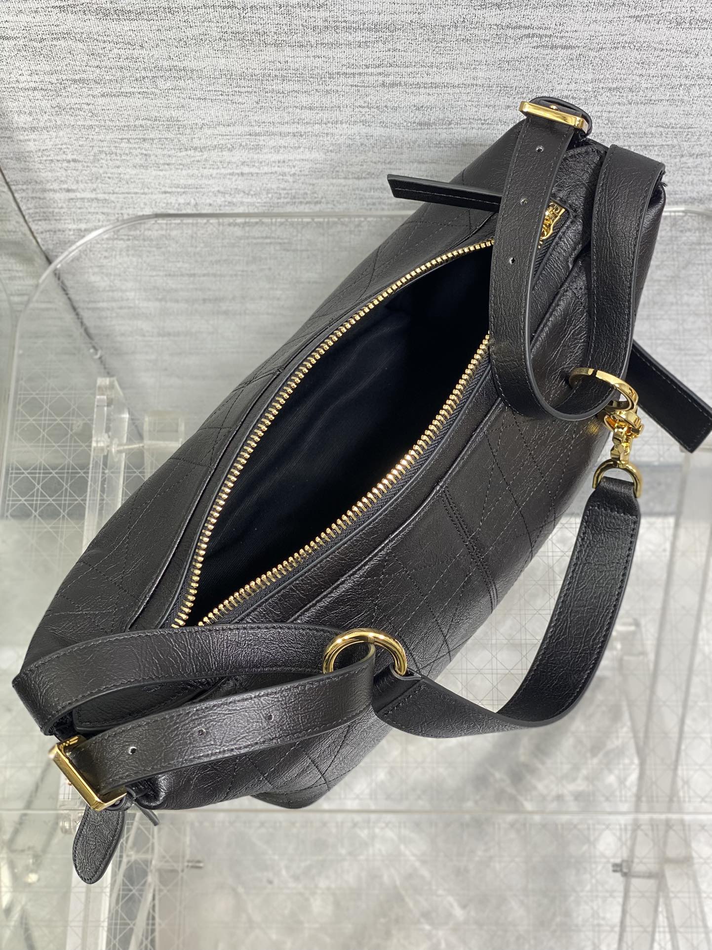 黑小号现货‼️Journey系列最新山羊纹，自带松弛感的hobo包，包形柔软又随意，复古的山羊纹，搭配金