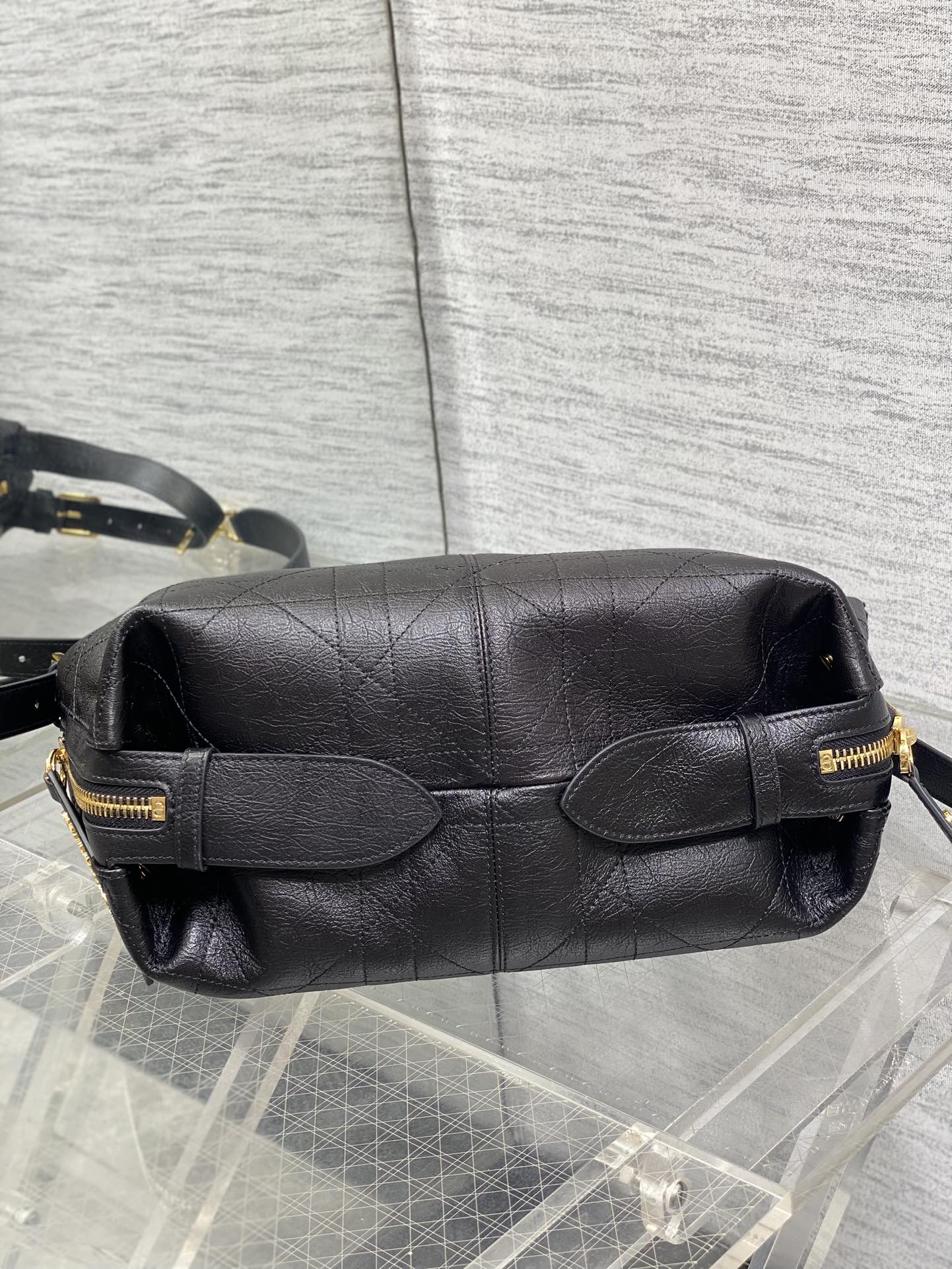 黑小号现货‼️Journey系列最新山羊纹，自带松弛感的hobo包，包形柔软又随意，复古的山羊纹，搭配金