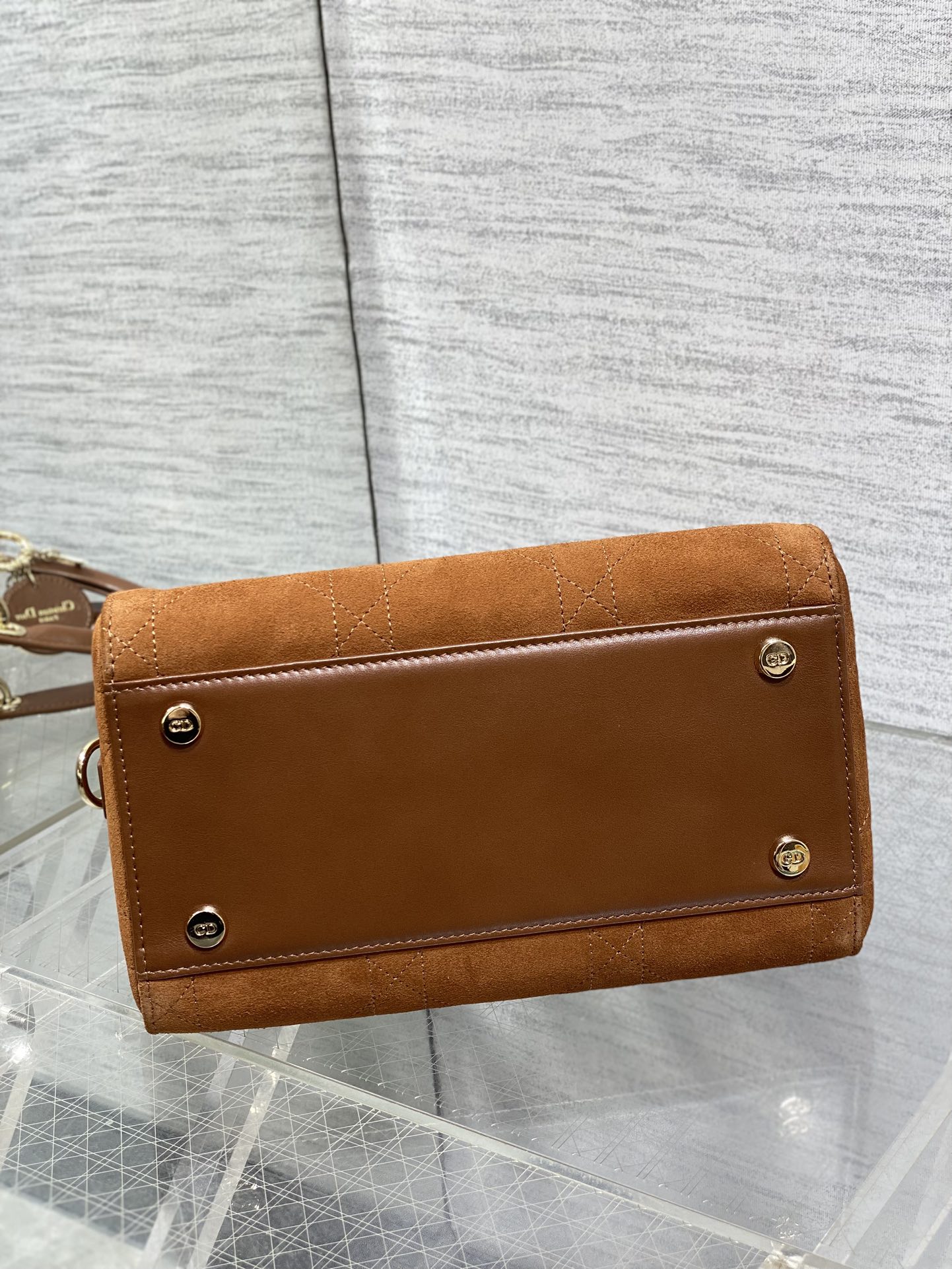 小号现货‼️Lady Dior新款手袋「棕色拼绒」Lady手袋重新诠释 LADY DIOR 手袋的轮廓，