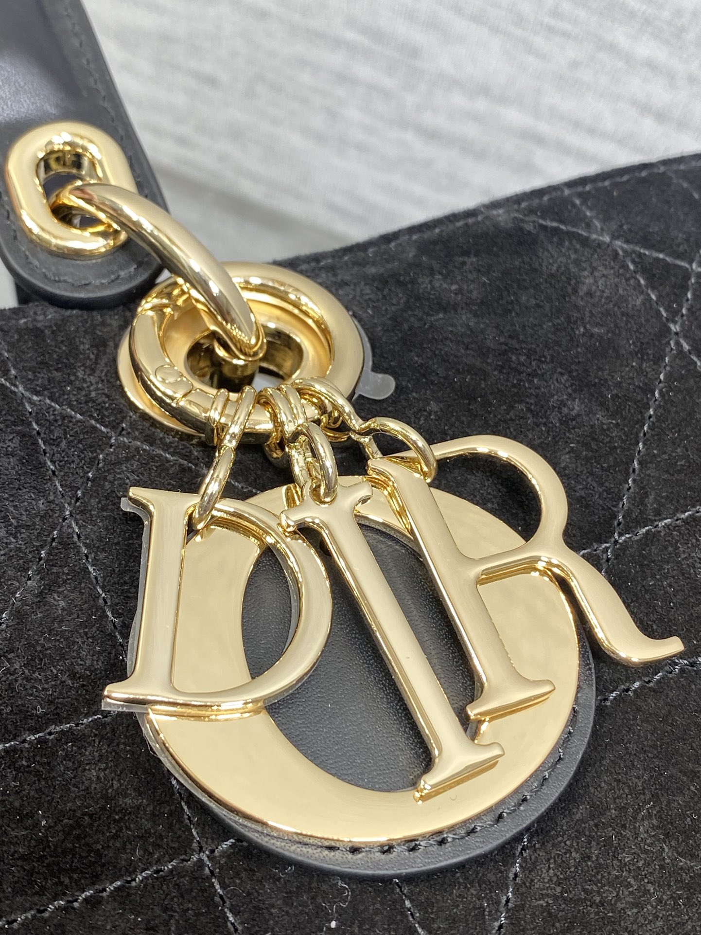 大号现货‼️Lady Dior新款手袋「黑色拼绒」Lady手袋重新诠释 LADY DIOR 手袋的轮廓，