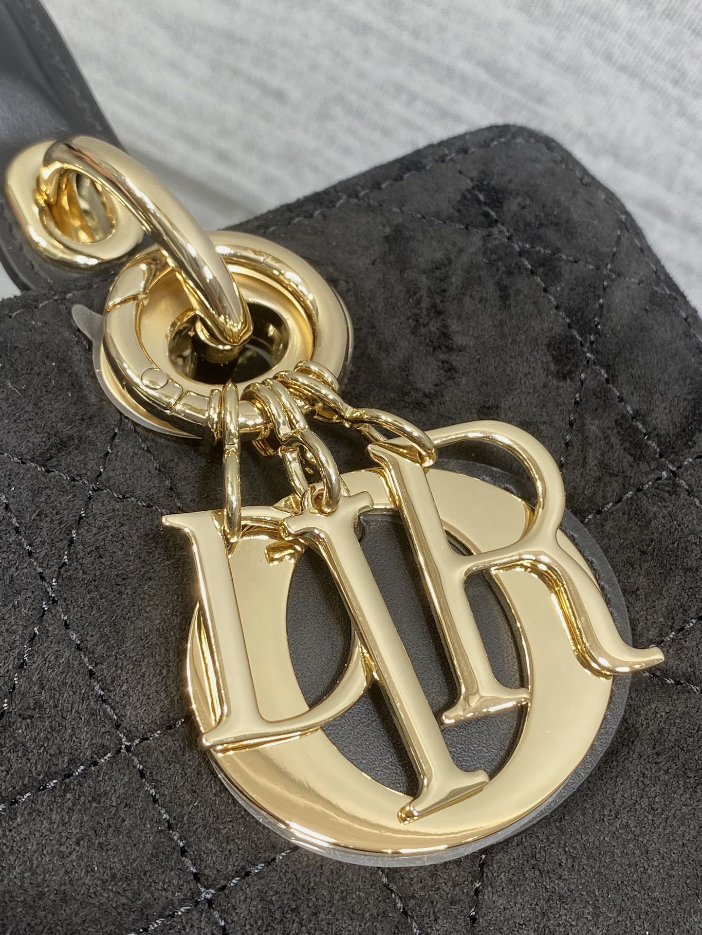 小号现货‼️Lady Dior新款手袋「黑色拼绒」Lady手袋重新诠释 LADY DIOR 手袋的轮廓，