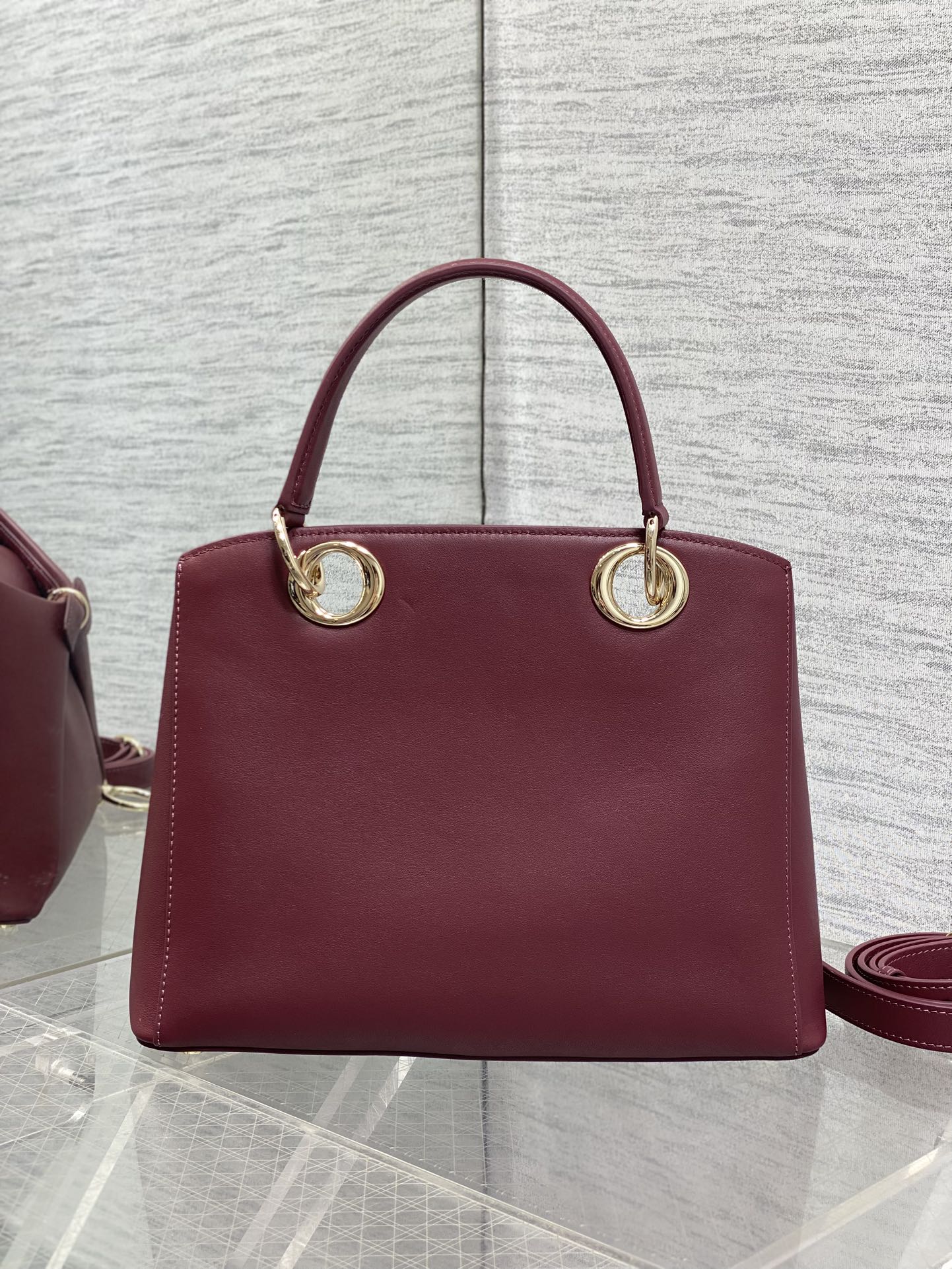 浅金现货‼️Dior2026最新蝴蝶结手提包，把“蝴蝶结”焊在系列里.蝴蝶结也不再是小女生的甜腻感，新设