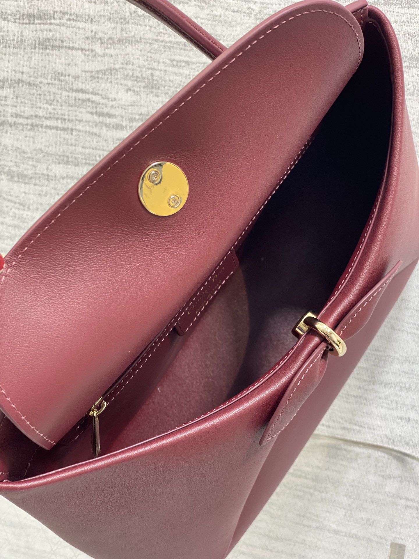 浅金现货‼️Dior2026最新蝴蝶结手提包，把“蝴蝶结”焊在系列里.蝴蝶结也不再是小女生的甜腻感，新设