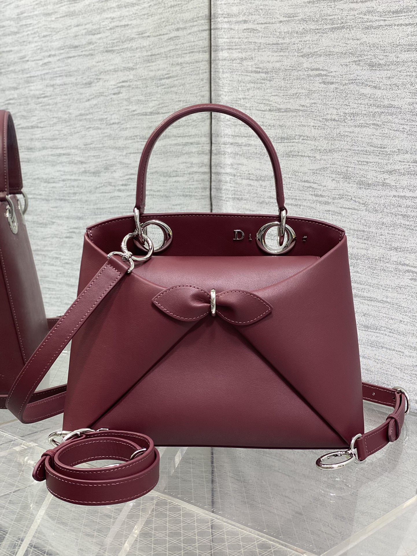 银扣现货‼️Dior2026最新蝴蝶结手提包，把“蝴蝶结”焊在系列里.蝴蝶结也不再是小女生的甜腻感，新设