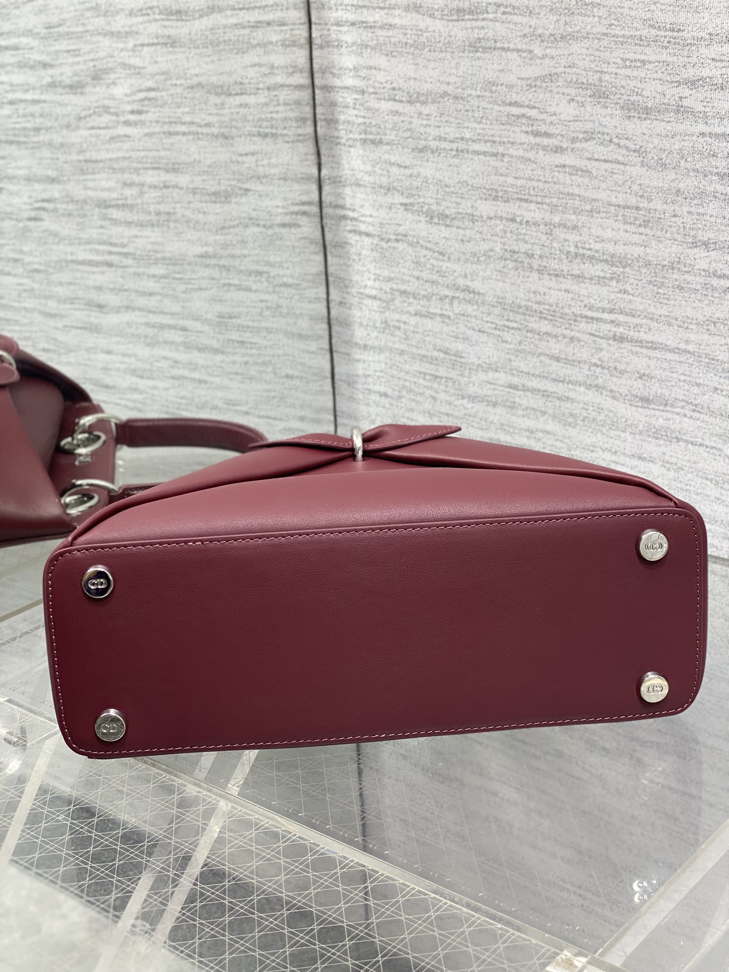 银扣现货‼️Dior2026最新蝴蝶结手提包，把“蝴蝶结”焊在系列里.蝴蝶结也不再是小女生的甜腻感，新设