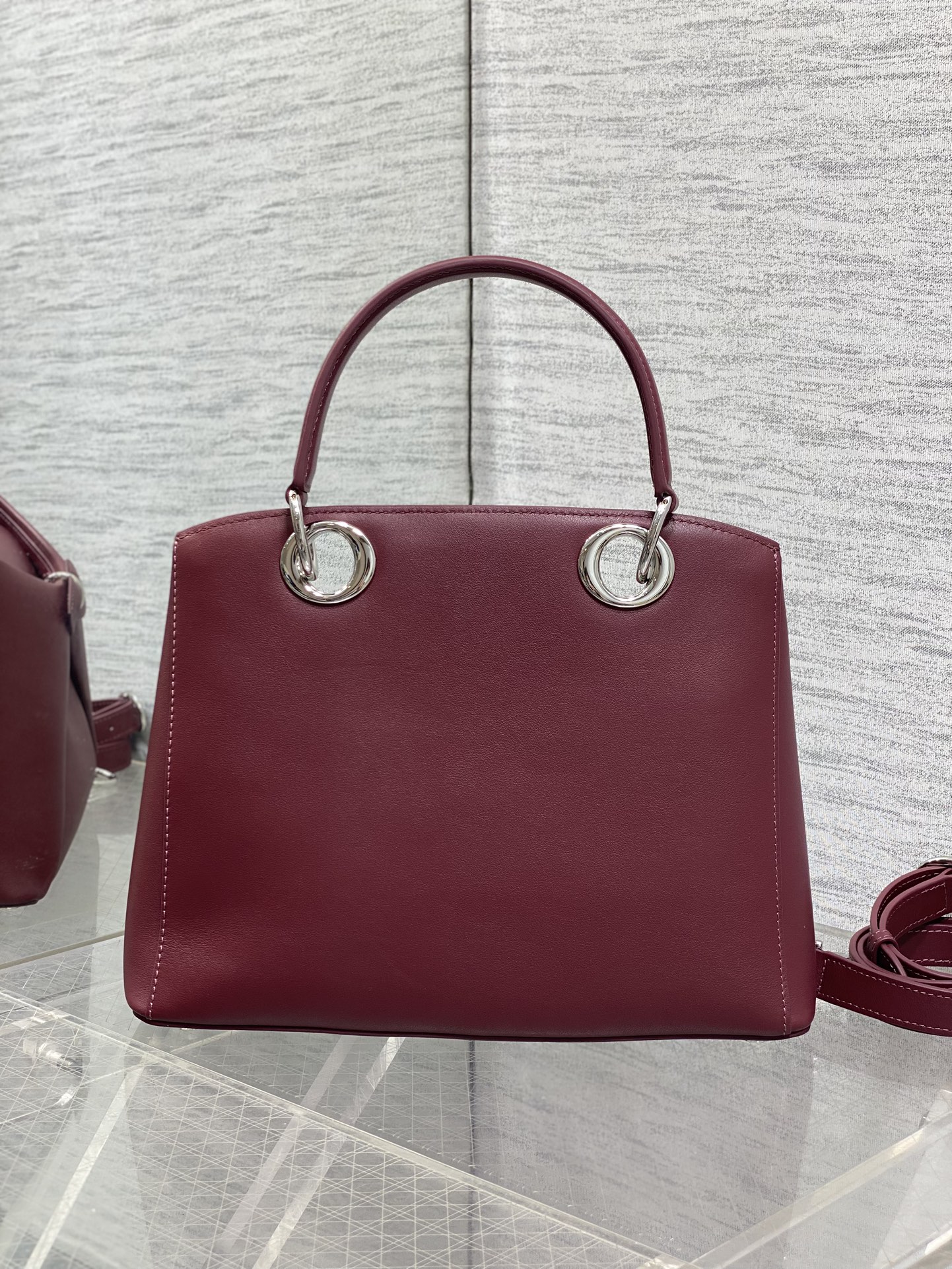 银扣现货‼️Dior2026最新蝴蝶结手提包，把“蝴蝶结”焊在系列里.蝴蝶结也不再是小女生的甜腻感，新设