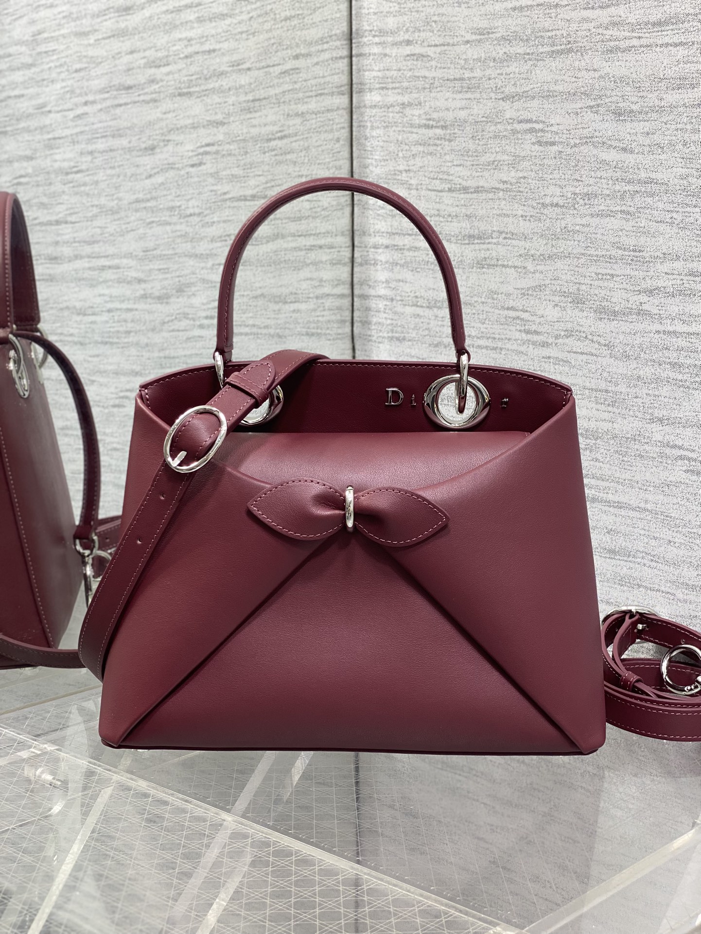 银扣现货‼️Dior2026最新蝴蝶结手提包，把“蝴蝶结”焊在系列里.蝴蝶结也不再是小女生的甜腻感，新设
