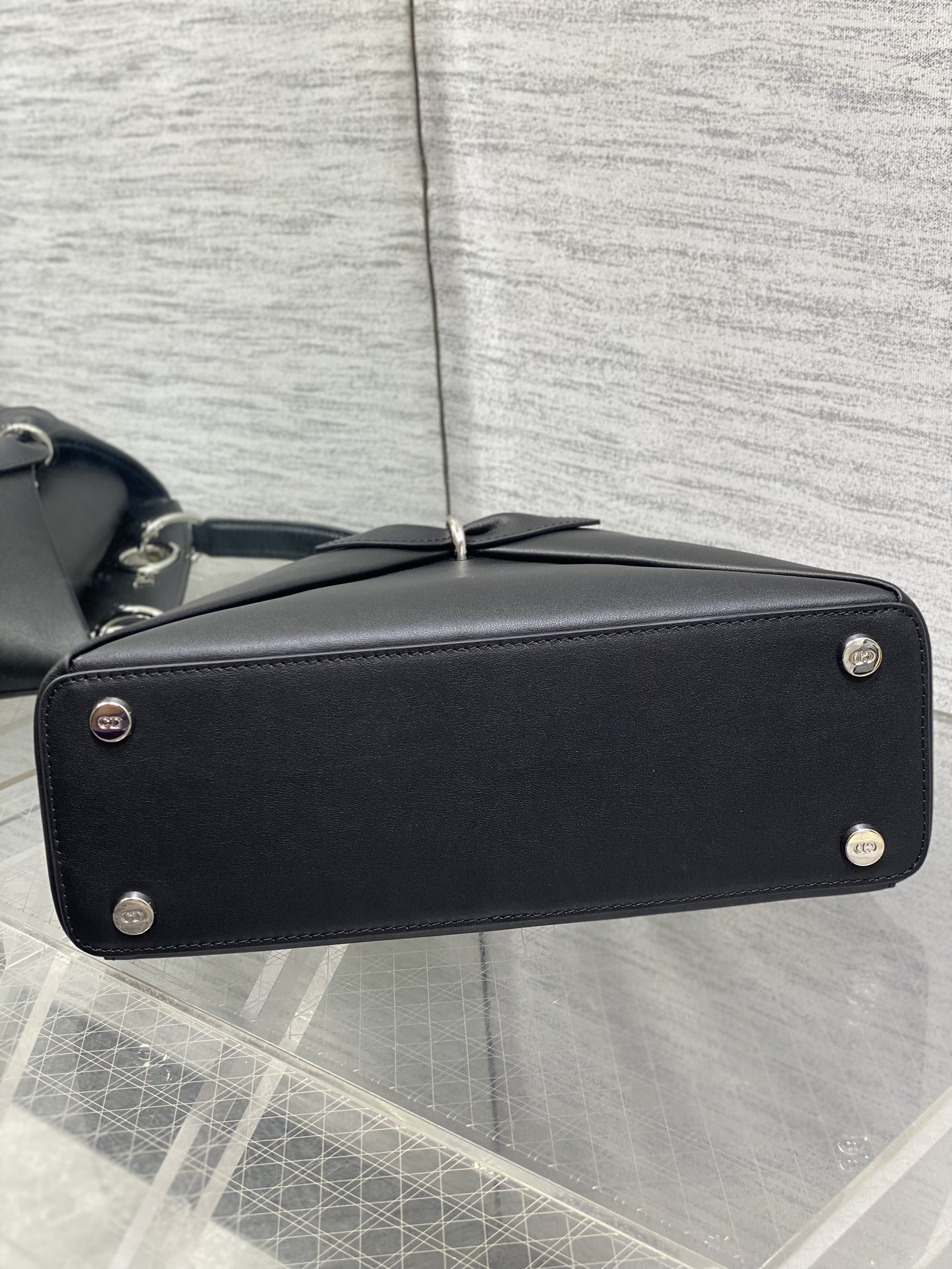 银扣现货‼️Dior2026最新蝴蝶结手提包，把“蝴蝶结”焊在系列里.蝴蝶结也不再是小女生的甜腻感，新设