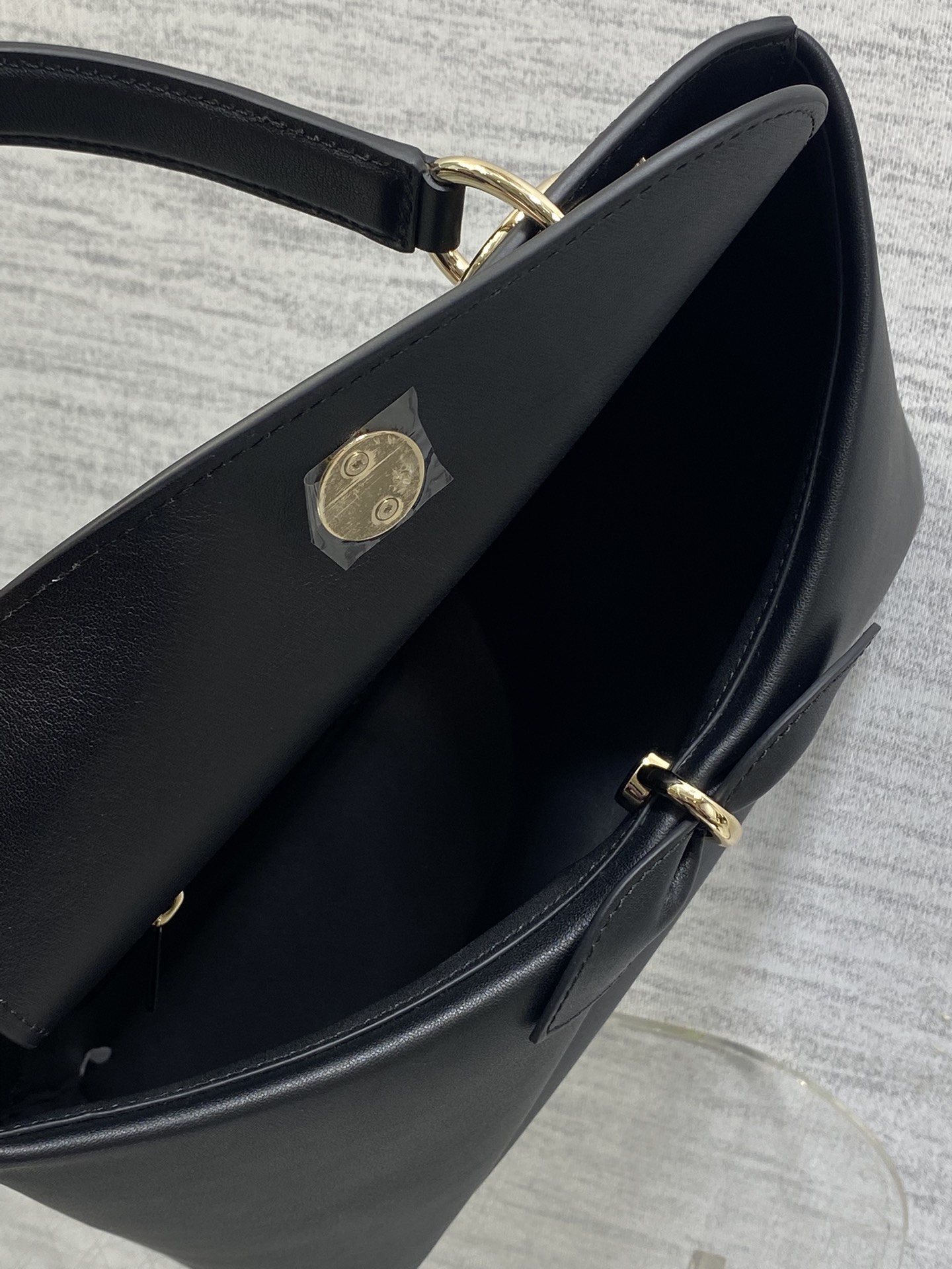 浅金现货‼️Dior2026最新蝴蝶结手提包，把“蝴蝶结”焊在系列里.蝴蝶结也不再是小女生的甜腻感，新设