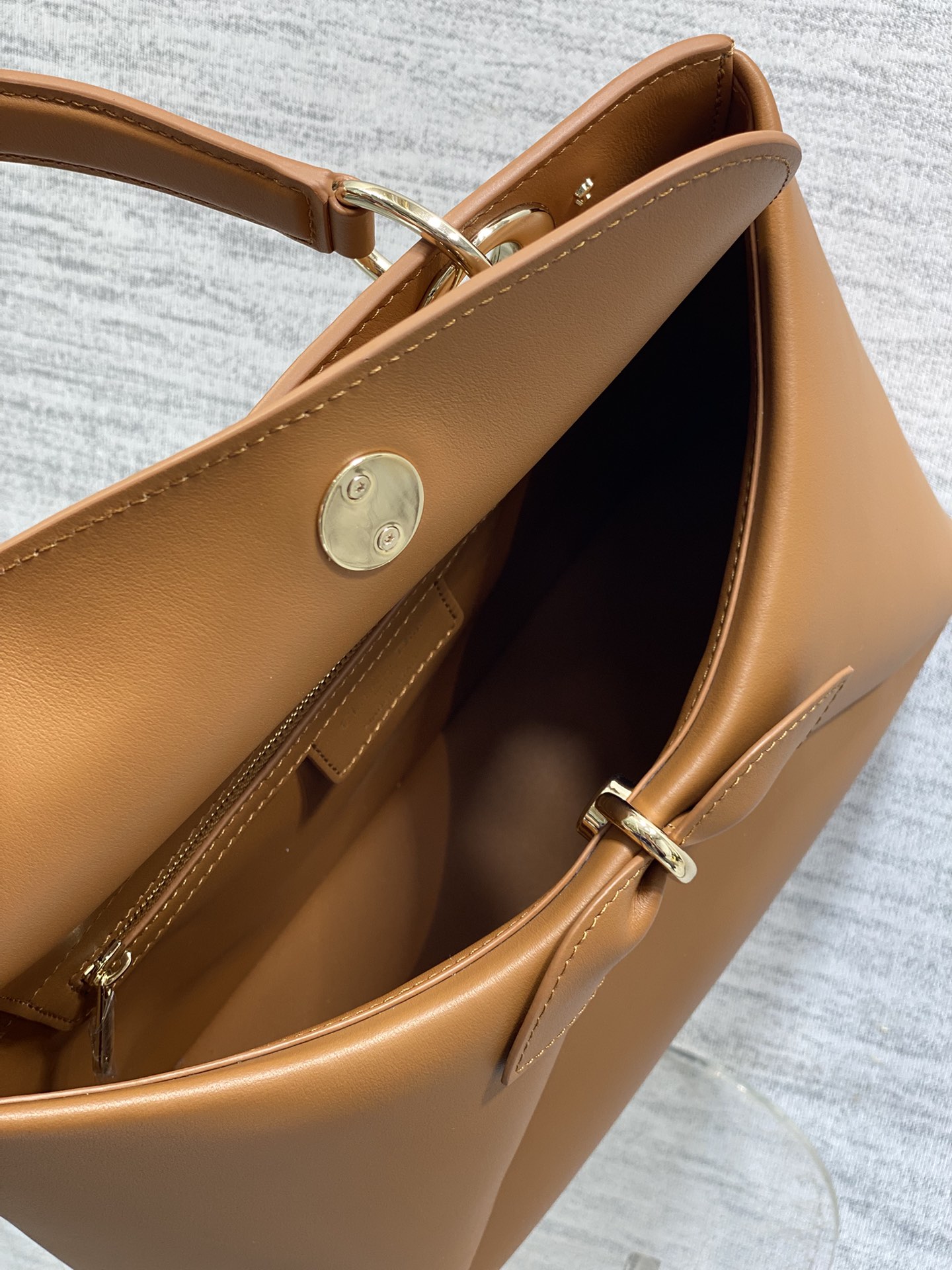 浅金现货‼️Dior2026最新蝴蝶结手提包，把“蝴蝶结”焊在系列里.蝴蝶结也不再是小女生的甜腻感，新设