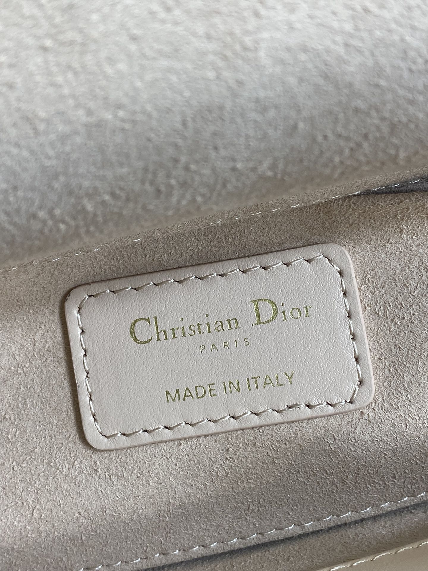 胭脂粉现货‼️D-joy小号系列最新蝴蝶结🎀五金，新出的尺寸更小巧，更显得精致，大爆款的节奏🔥，包包自带