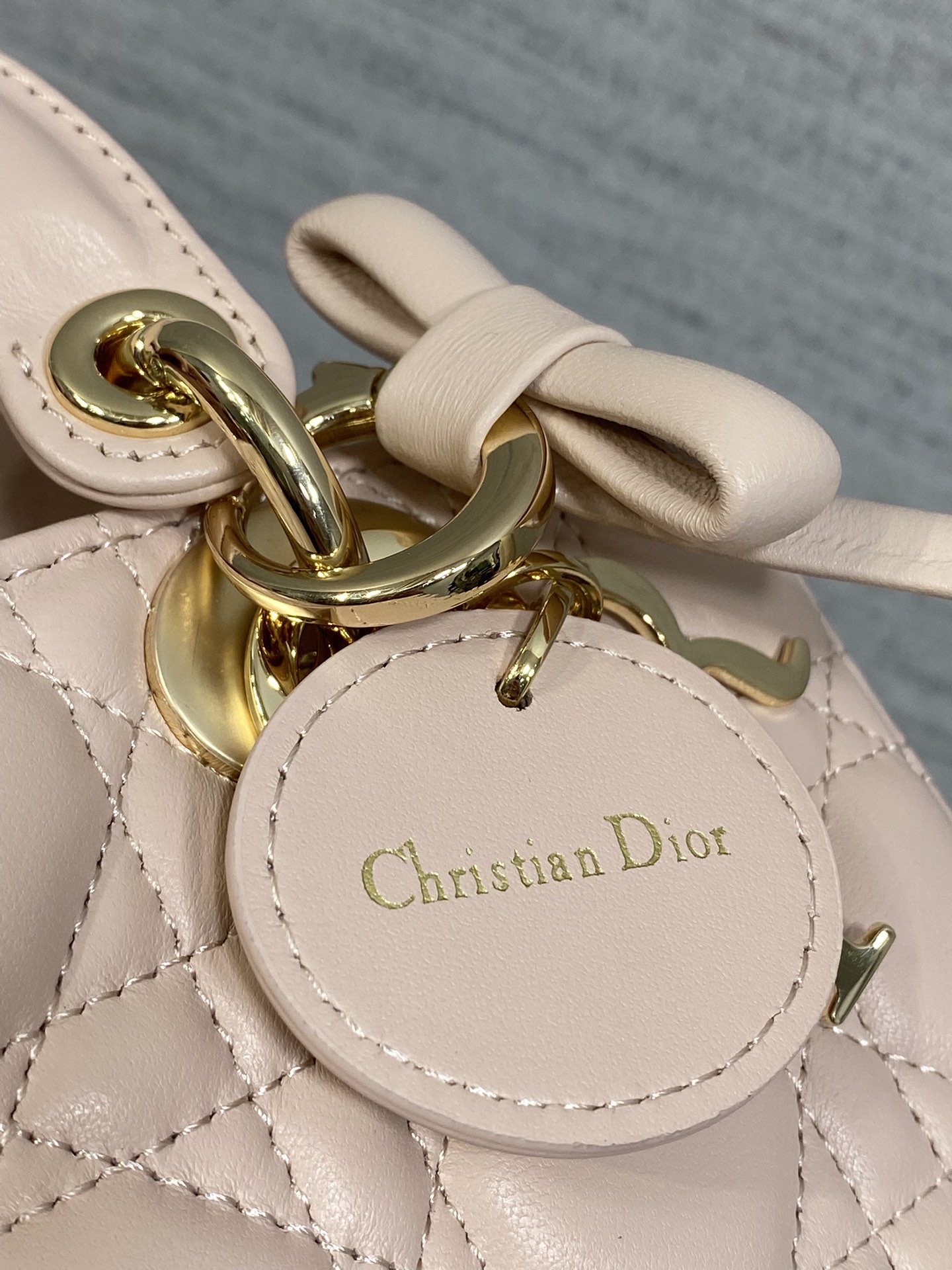 胭脂粉现货‼️D-joy最新mini蝴蝶结🎀系列，说micro太小，小号太大的宝贝们都看过来，新出的mi