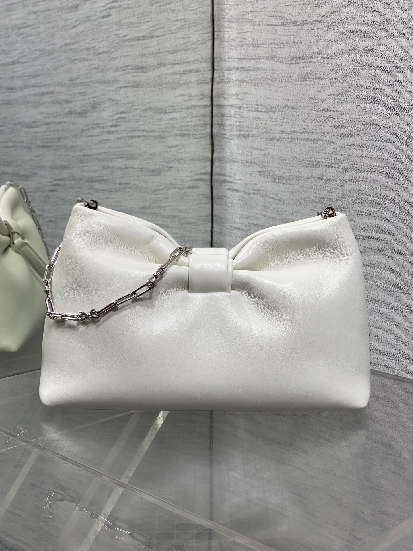 现货‼️🎀Dior-LAMBSKIN 2026春夏新款LAMBSKIN链条包，全新的包形，小牛皮革的质感