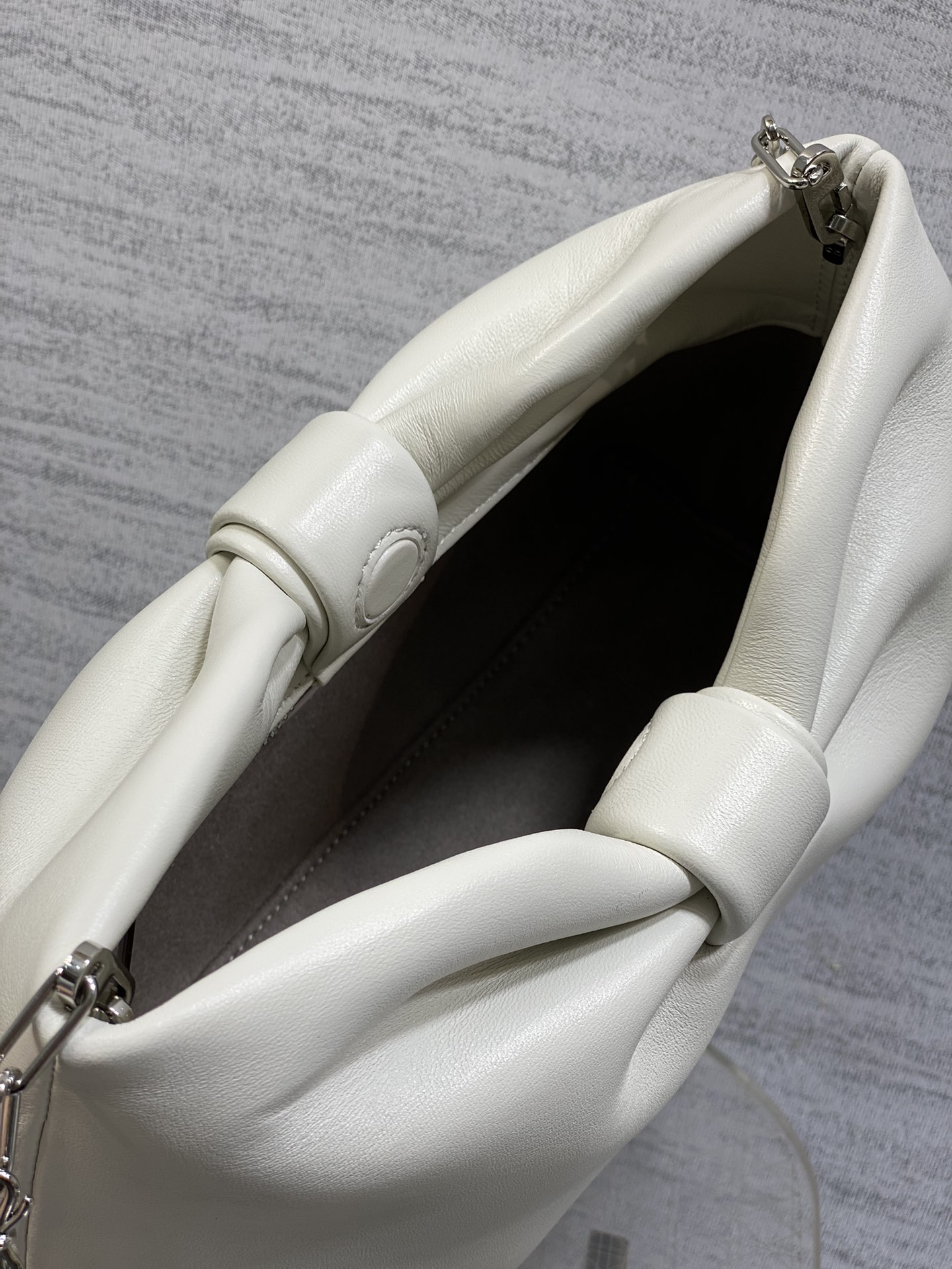 现货‼️🎀Dior-LAMBSKIN 2026春夏新款LAMBSKIN链条包，全新的包形，小牛皮革的质感