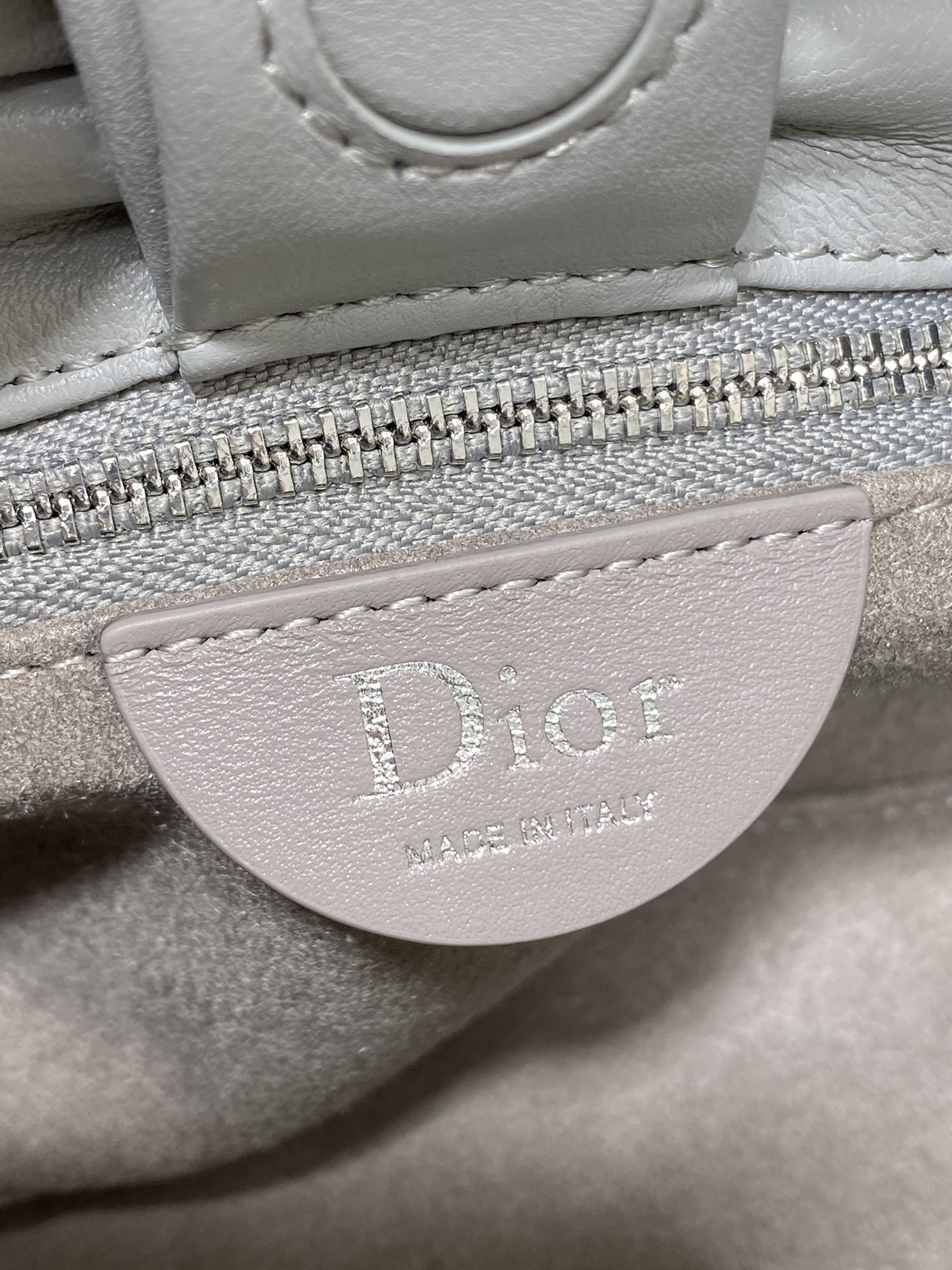 现货‼️🎀Dior-LAMBSKIN 2026春夏新款LAMBSKIN链条包，全新的包形，小牛皮革的质感