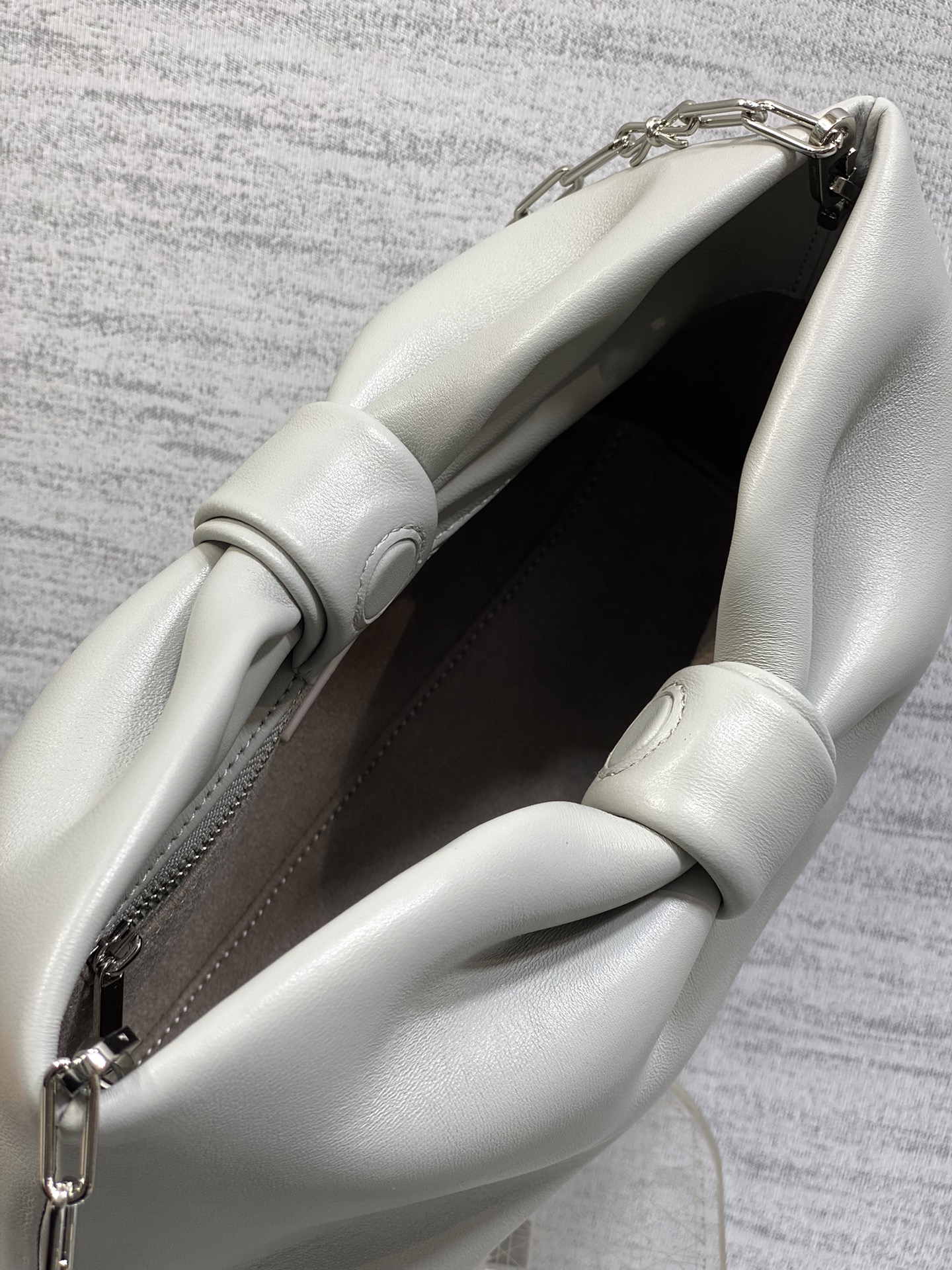 现货‼️🎀Dior-LAMBSKIN 2026春夏新款LAMBSKIN链条包，全新的包形，小牛皮革的质感