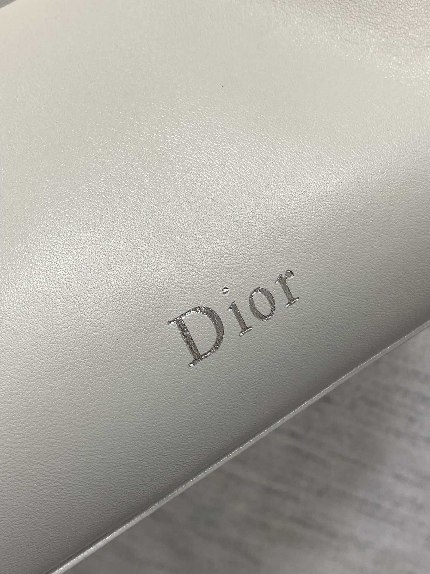 现货‼️🎀Dior-LAMBSKIN 2026春夏新款LAMBSKIN链条包，全新的包形，小牛皮革的质感
