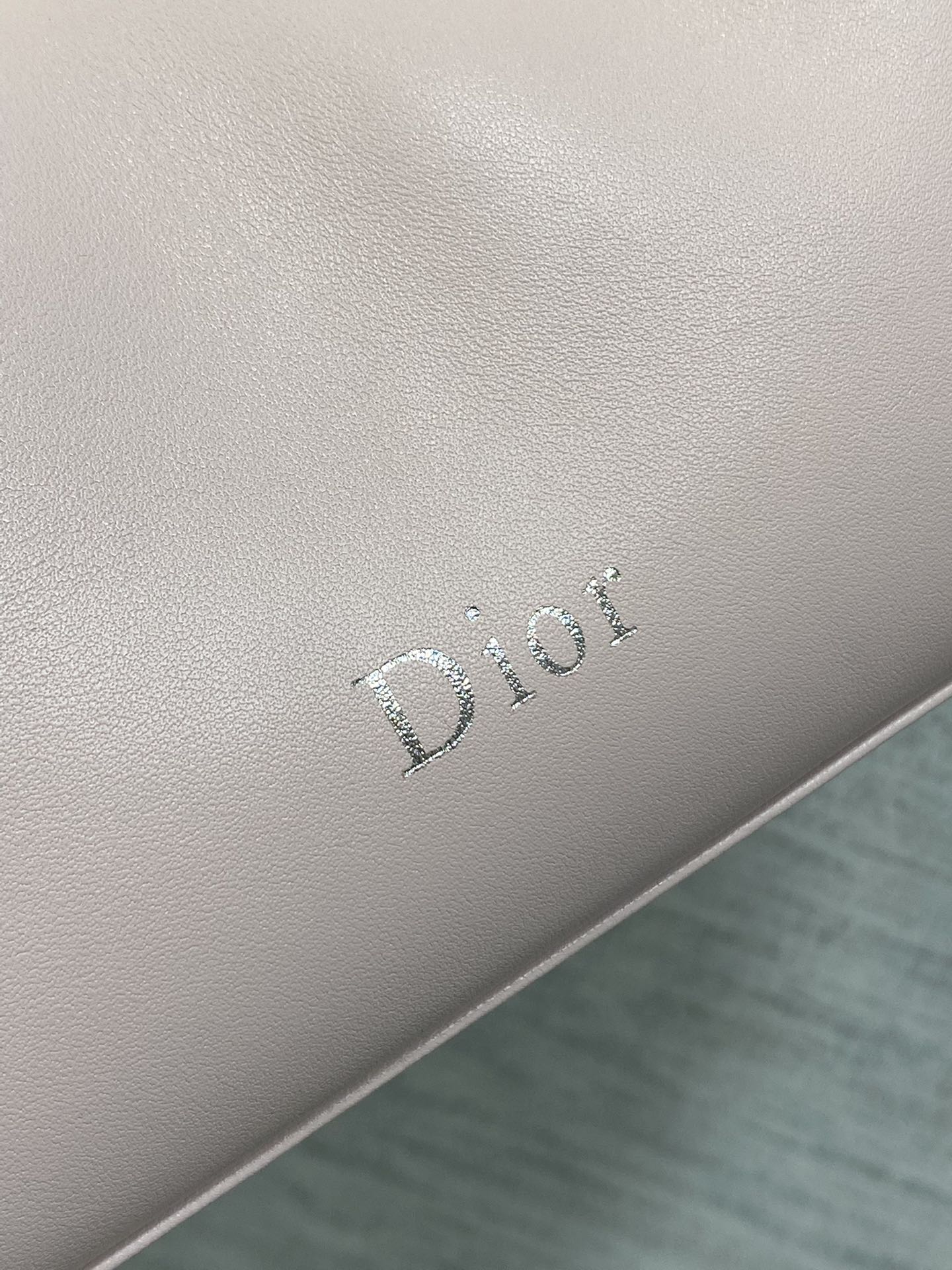 现货‼️🎀Dior-LAMBSKIN 2026春夏新款LAMBSKIN链条包，全新的包形，小牛皮革的质感