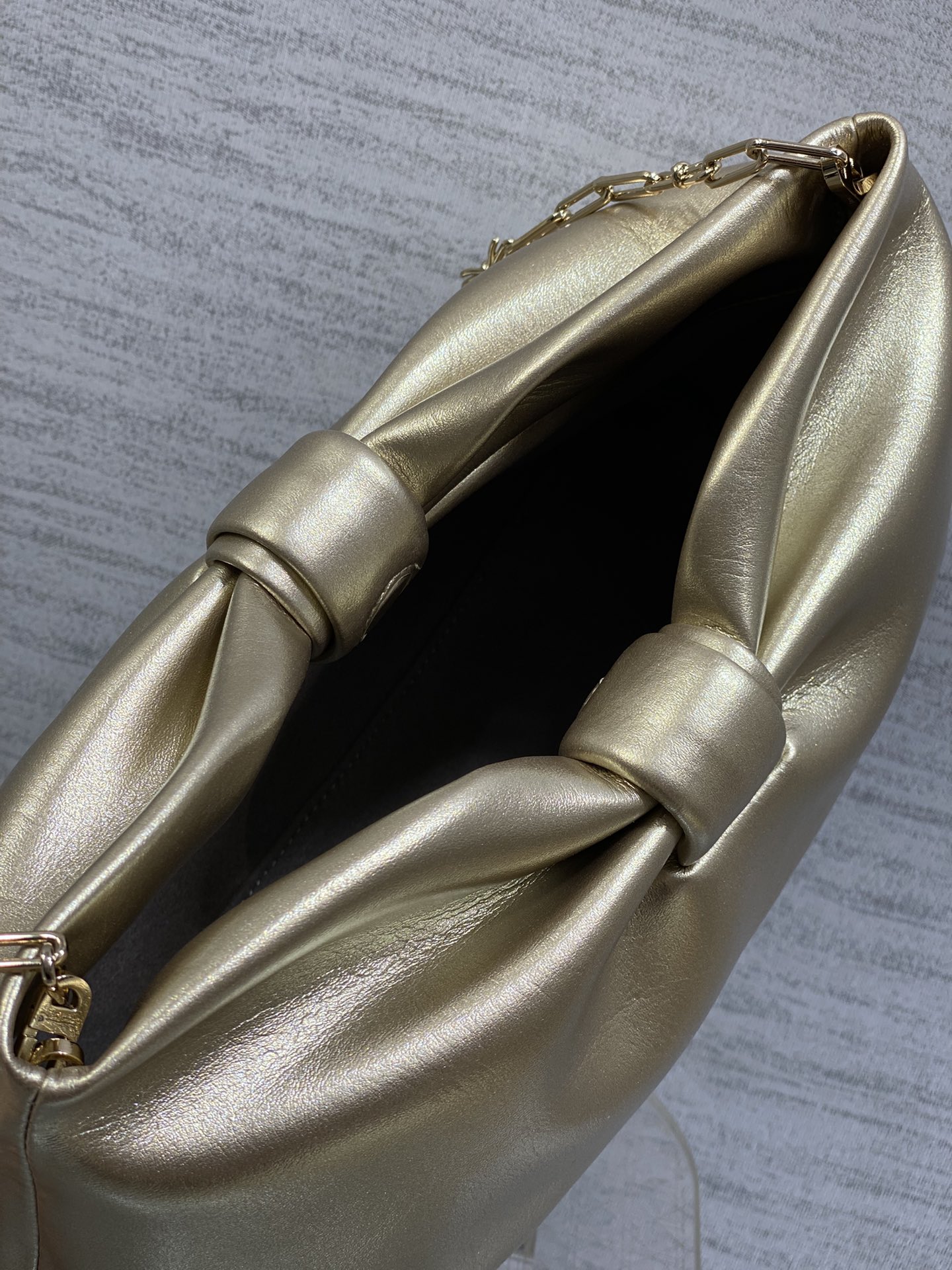 现货‼️🎀Dior-LAMBSKIN 2026春夏新款LAMBSKIN链条包，全新的包形，小牛皮革的质感