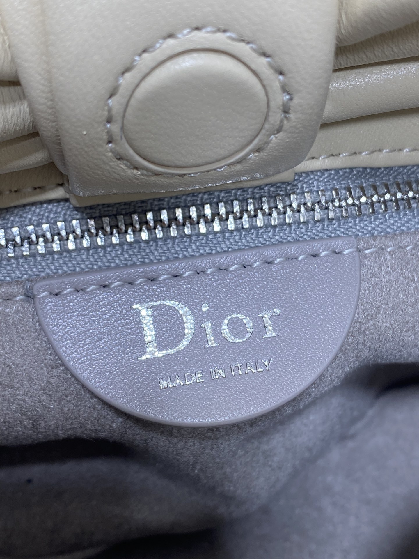 现货‼️🎀Dior-LAMBSKIN 2026春夏新款LAMBSKIN链条包，全新的包形，小牛皮革的质感