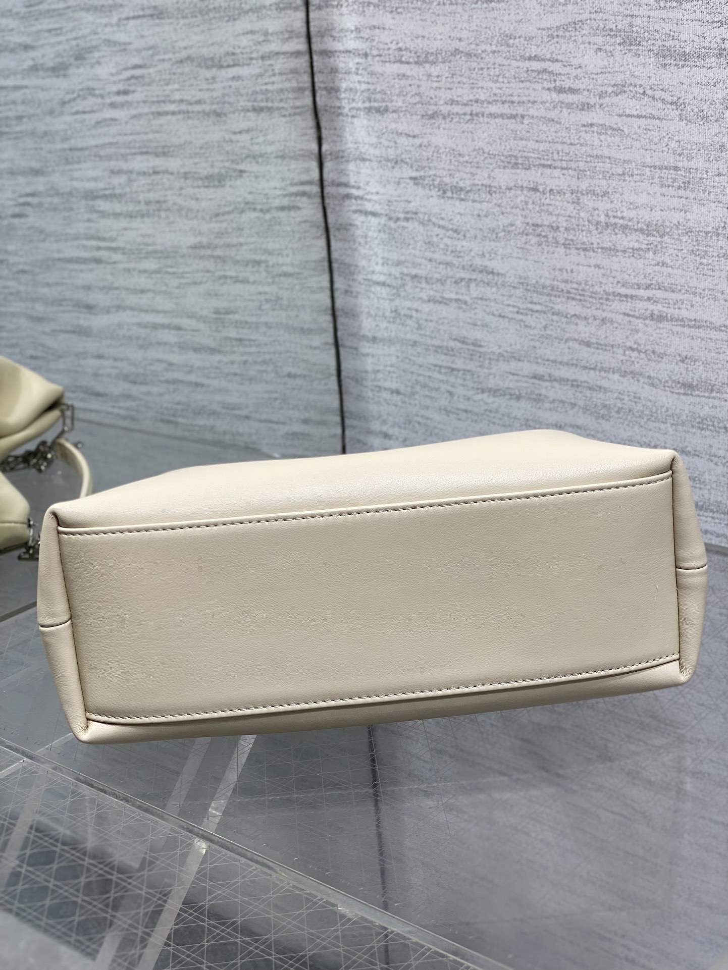 现货‼️🎀Dior-LAMBSKIN 2026春夏新款LAMBSKIN链条包，全新的包形，小牛皮革的质感