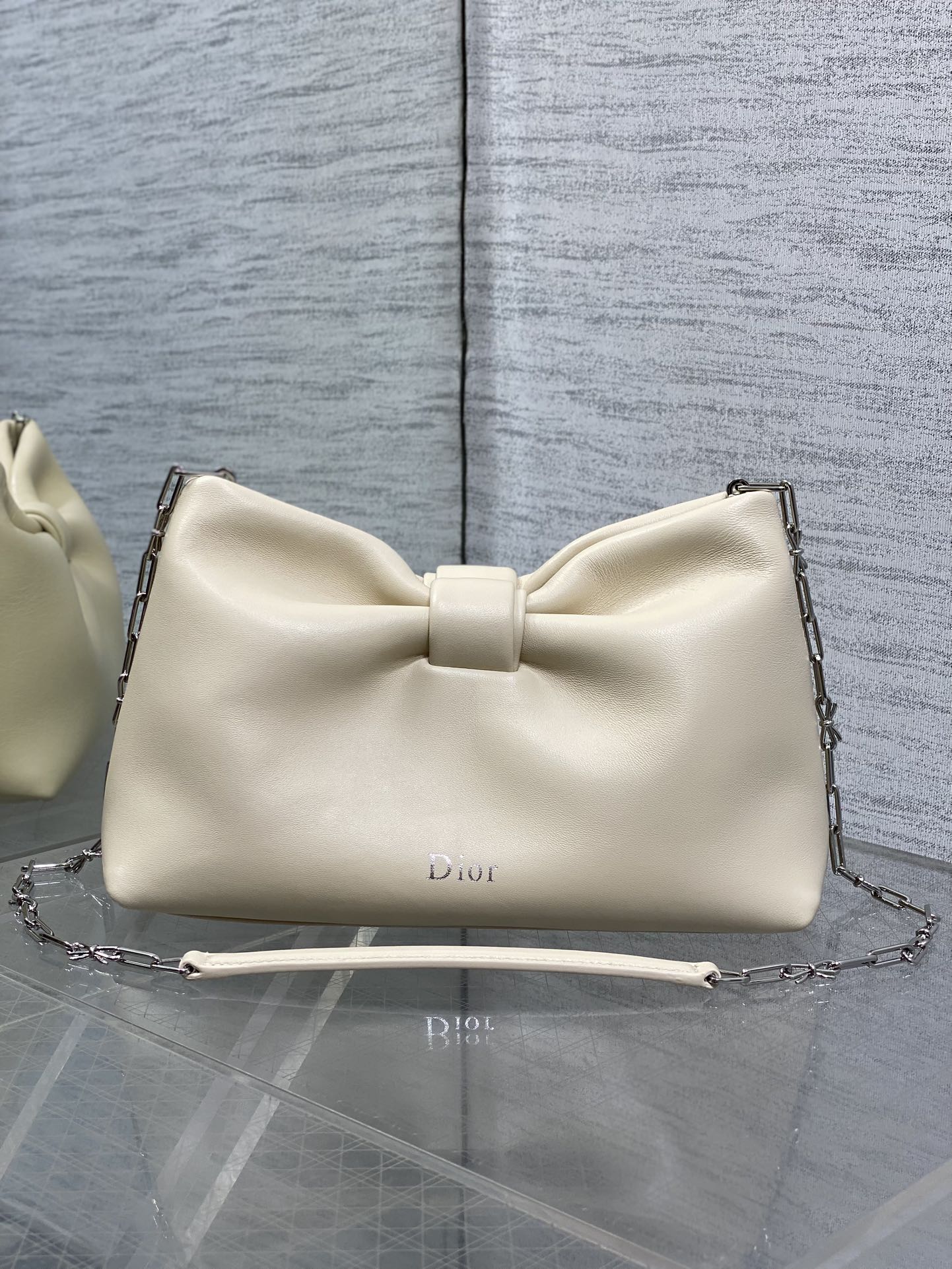 现货‼️🎀Dior-LAMBSKIN 2026春夏新款LAMBSKIN链条包，全新的包形，小牛皮革的质感