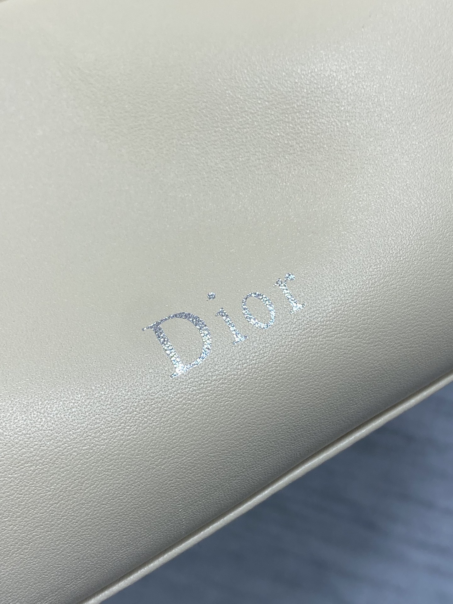 现货‼️🎀Dior-LAMBSKIN 2026春夏新款LAMBSKIN链条包，全新的包形，小牛皮革的质感