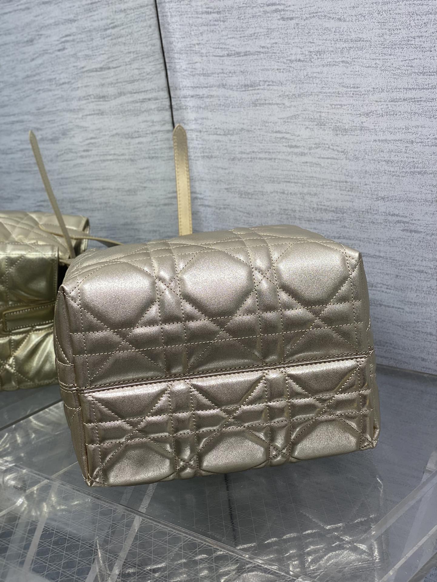 中号金色现货‼️Toujours竖版系列中号，专属菜篮子，有点太美了，高颜值包包，轻松拿捏高级感，超大菱