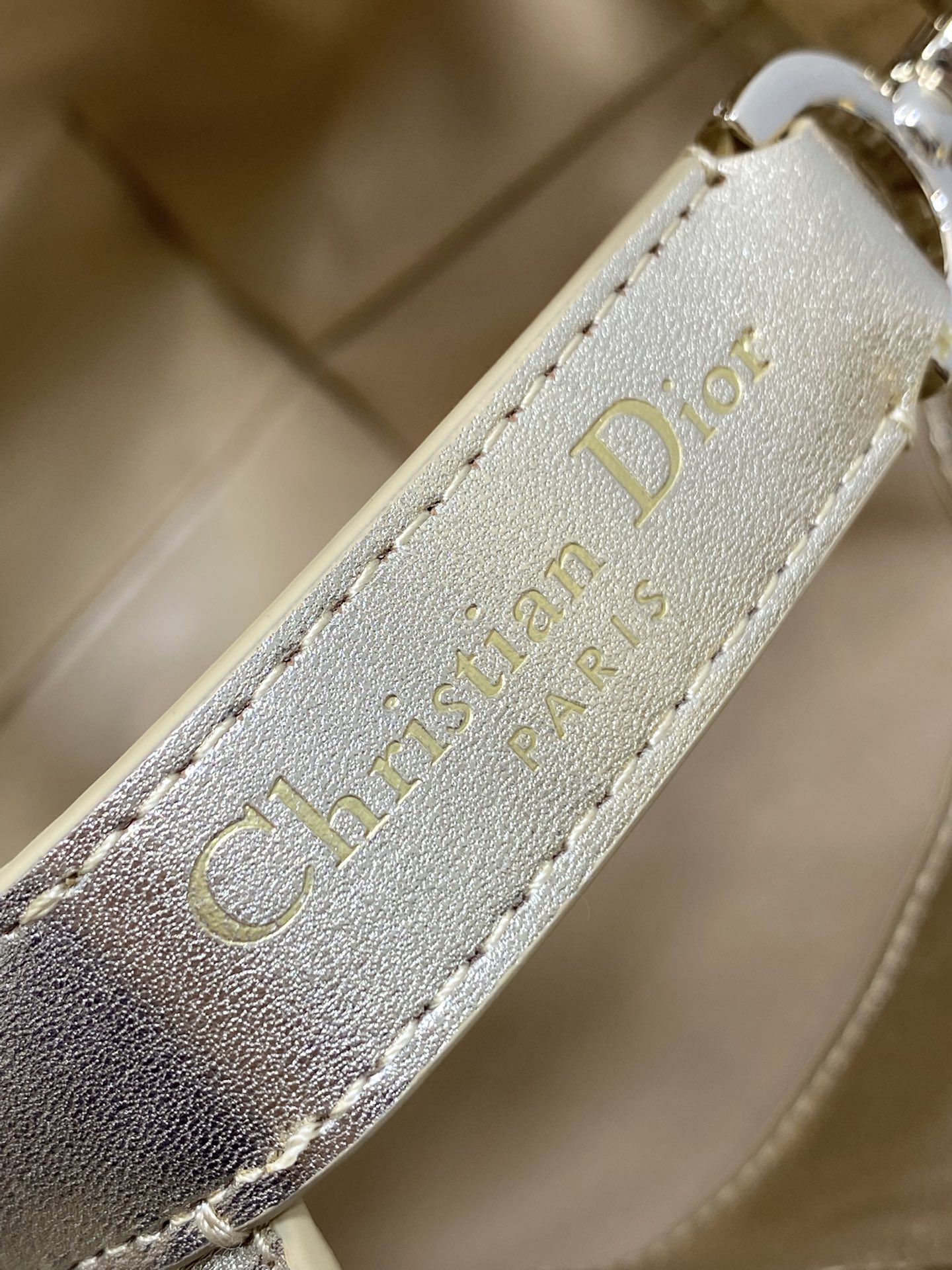 小号金色现货‼️Toujours竖版系列小号，专属菜篮子，有点太美了，高颜值包包，轻松拿捏高级感，超大菱