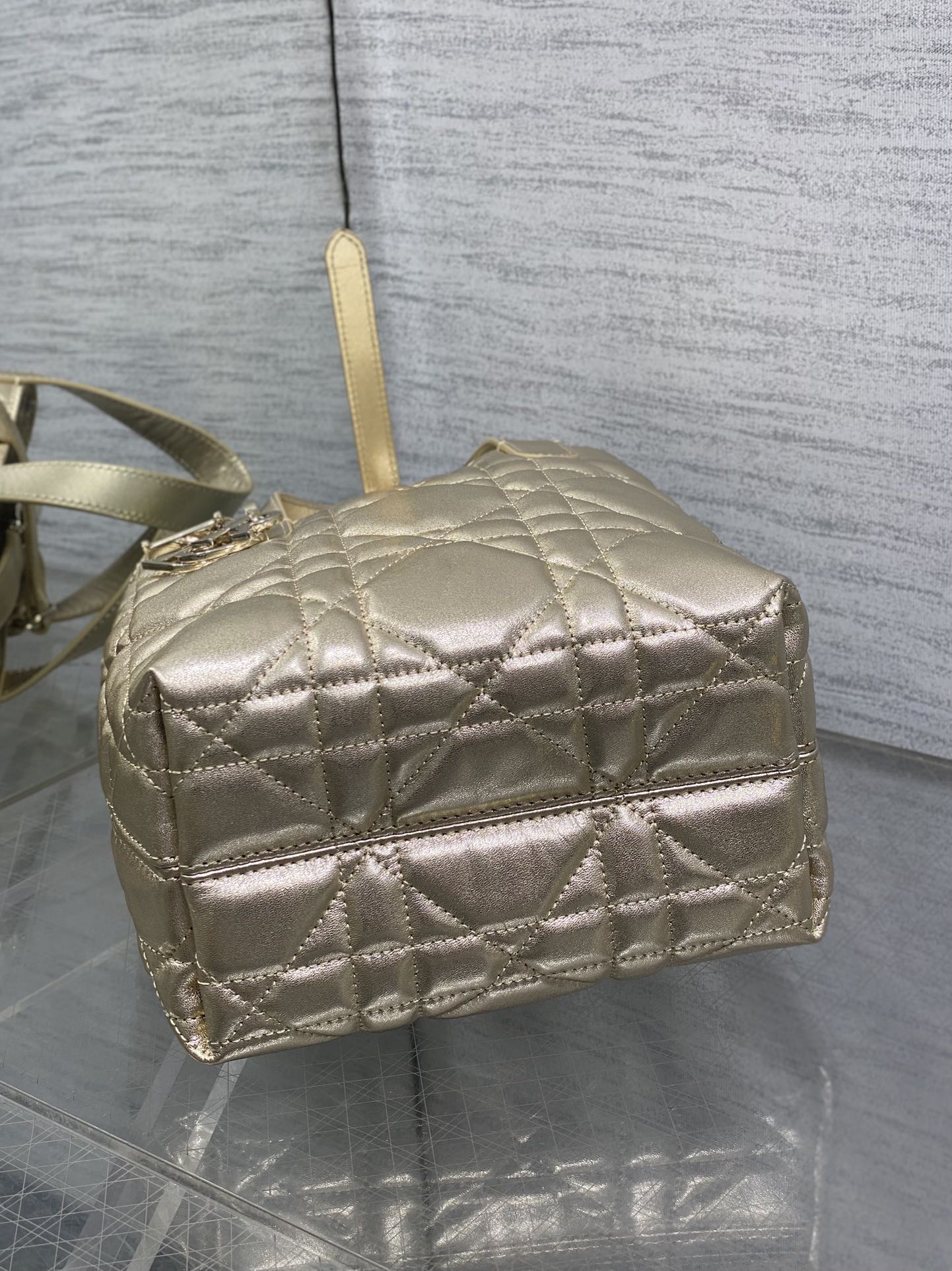 小号金色现货‼️Toujours竖版系列小号，专属菜篮子，有点太美了，高颜值包包，轻松拿捏高级感，超大菱