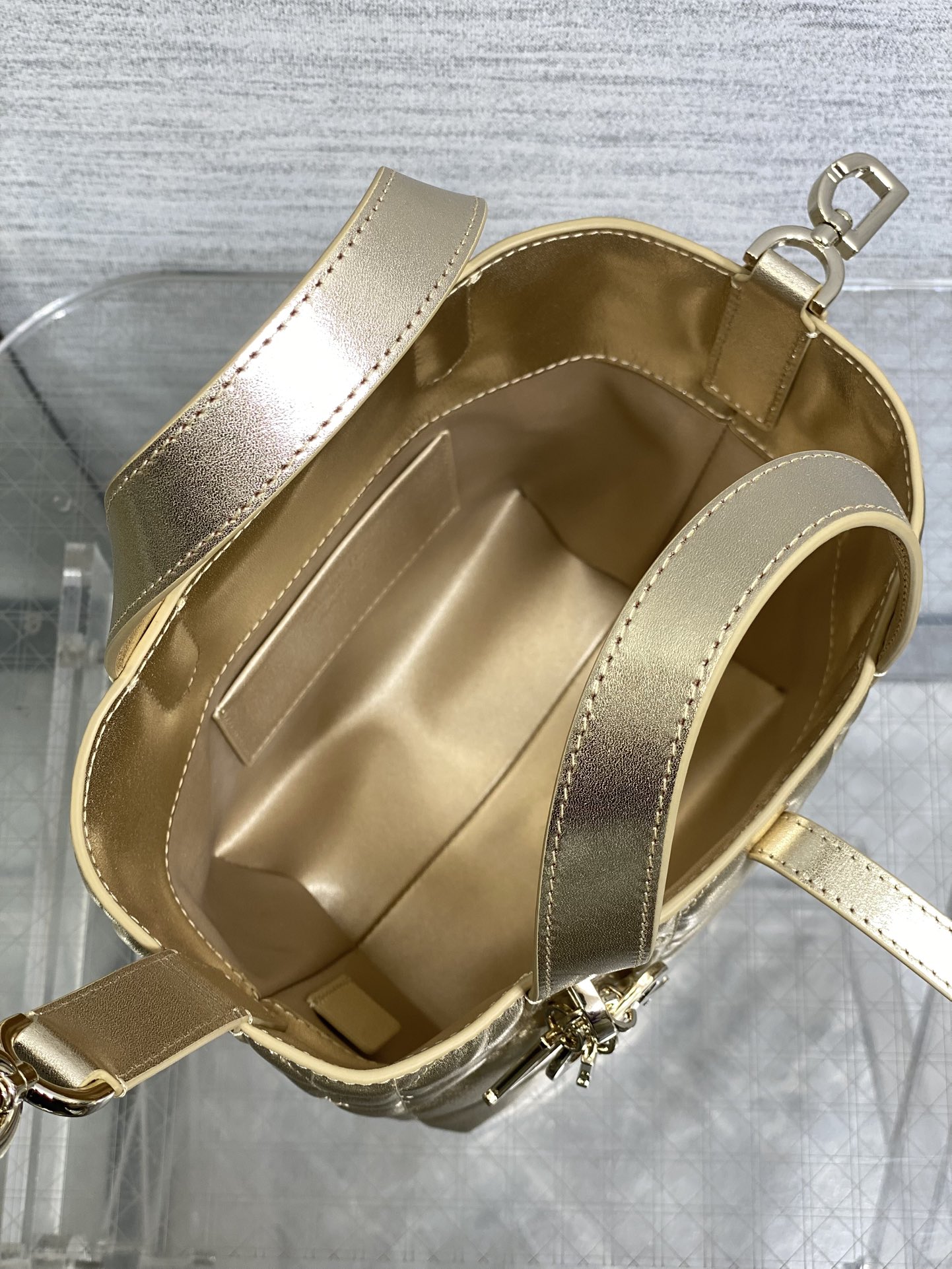 小号金色现货‼️Toujours竖版系列小号，专属菜篮子，有点太美了，高颜值包包，轻松拿捏高级感，超大菱