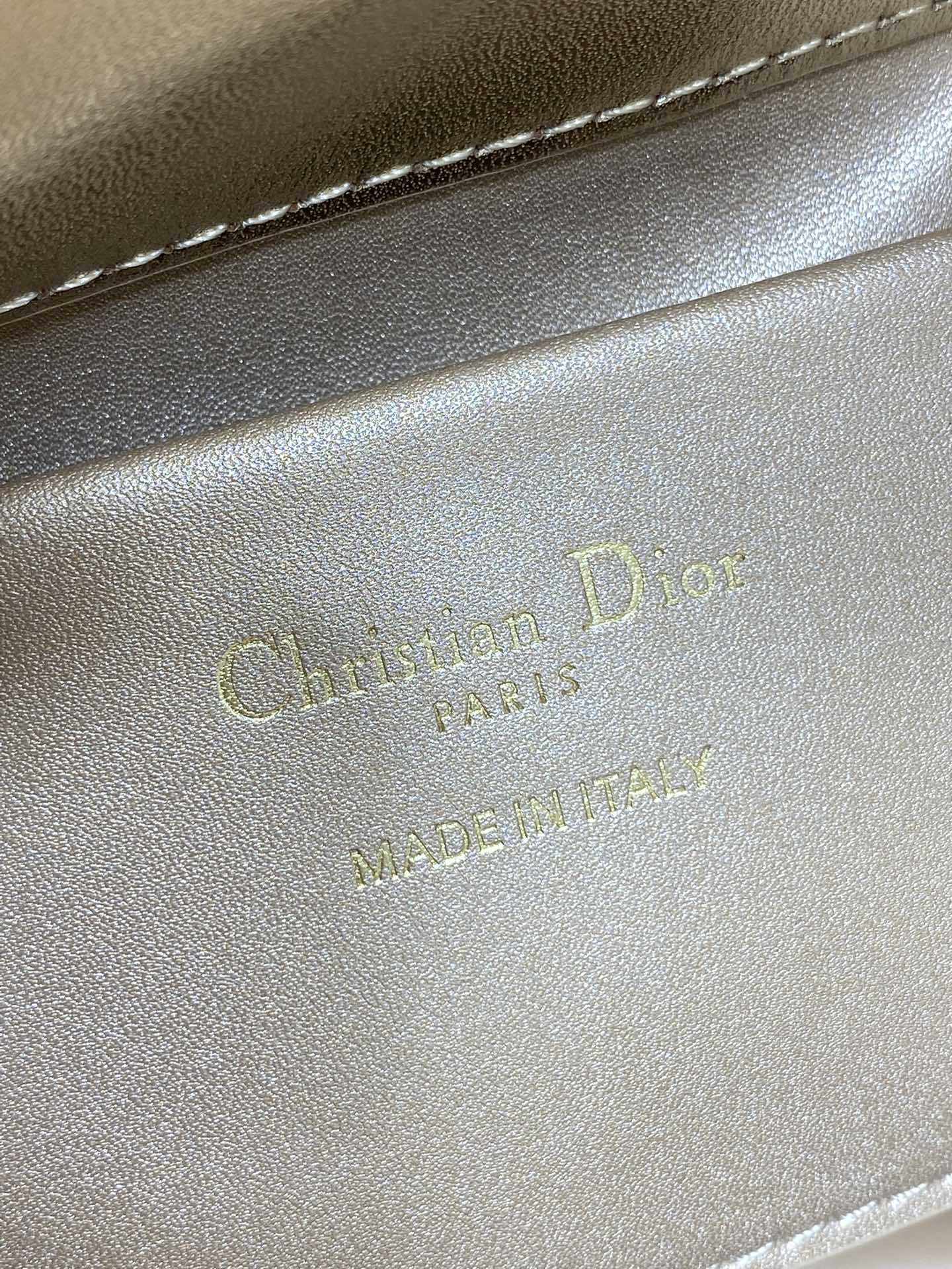 小号金色现货‼️Toujours竖版系列小号，专属菜篮子，有点太美了，高颜值包包，轻松拿捏高级感，超大菱