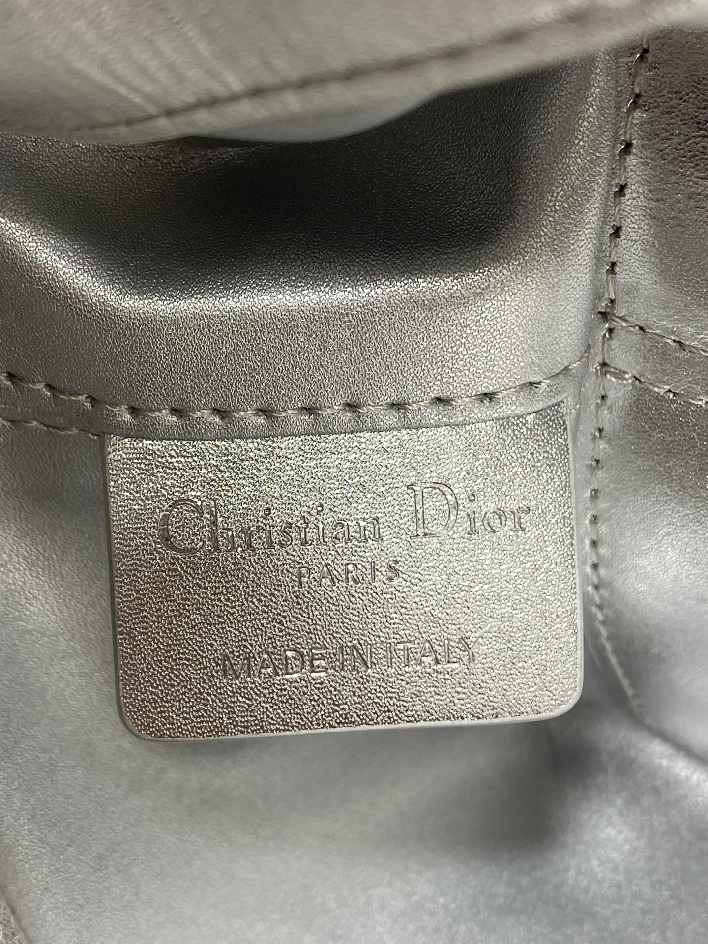 小号现货‼️Toujours系列秋冬最新银色系列，有点太美了，高颜值大包包，颜色非常清新，让人眼前一亮，