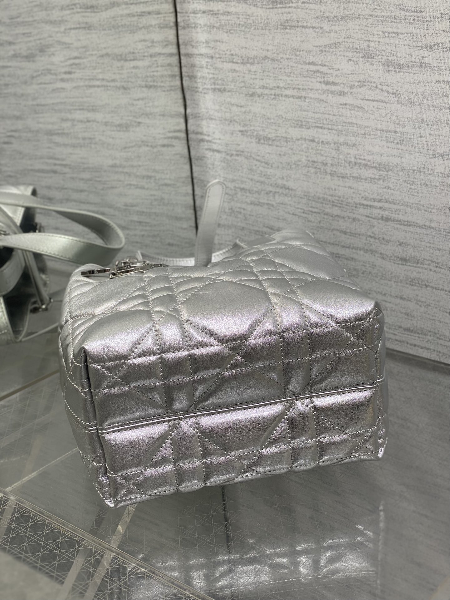 小号银色现货‼️Toujours竖版系列小号，专属菜篮子，有点太美了，高颜值包包，轻松拿捏高级感，超大菱