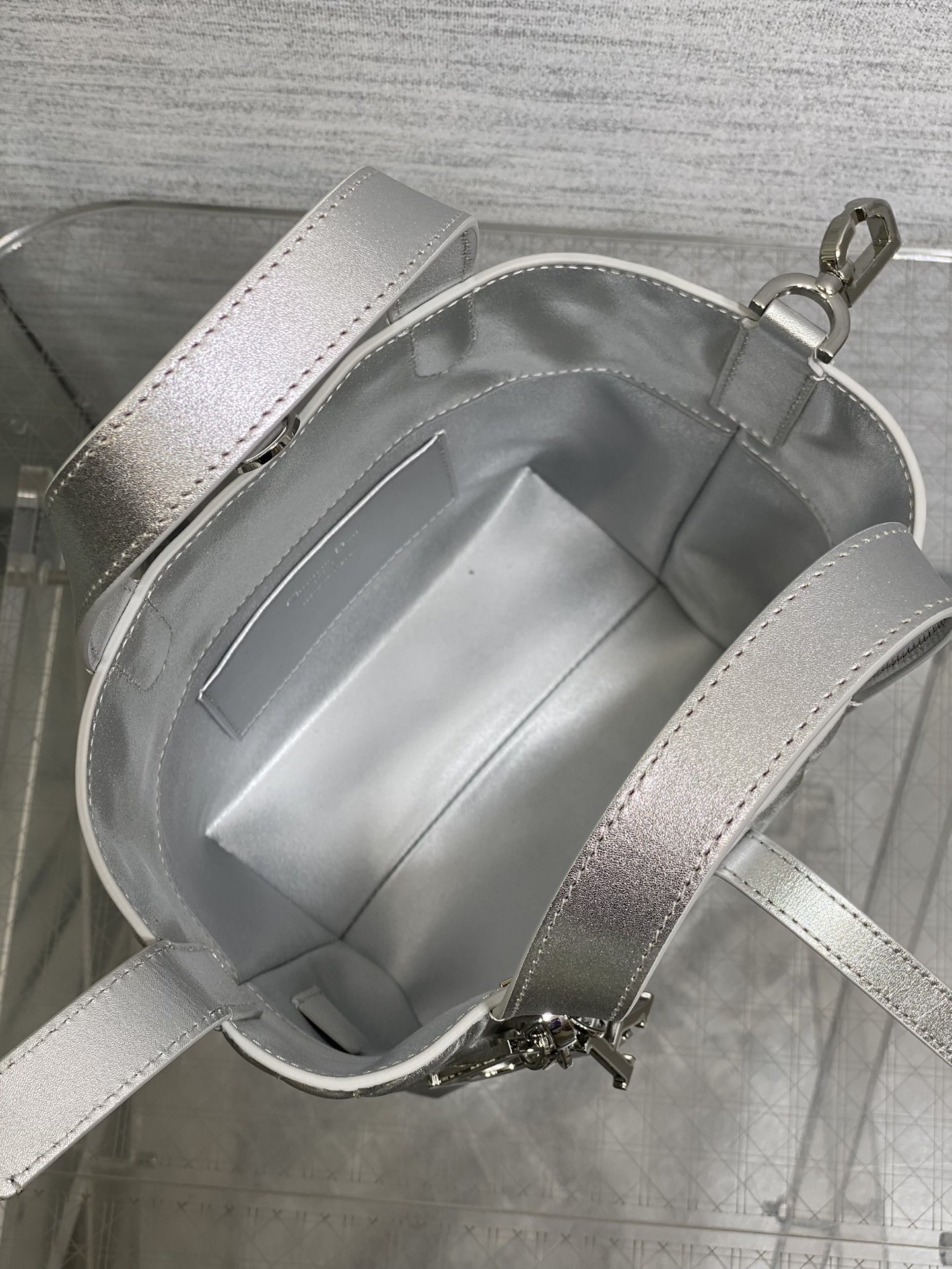 小号银色现货‼️Toujours竖版系列小号，专属菜篮子，有点太美了，高颜值包包，轻松拿捏高级感，超大菱