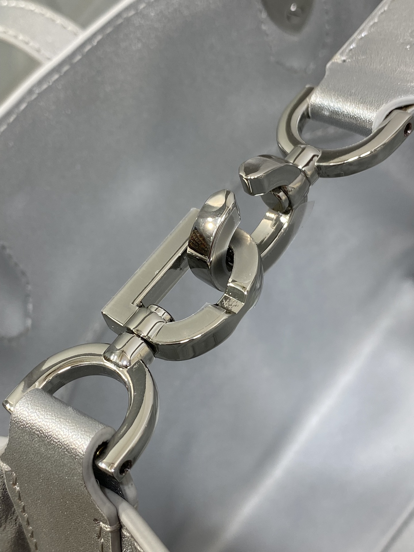 小号银色现货‼️Toujours竖版系列小号，专属菜篮子，有点太美了，高颜值包包，轻松拿捏高级感，超大菱