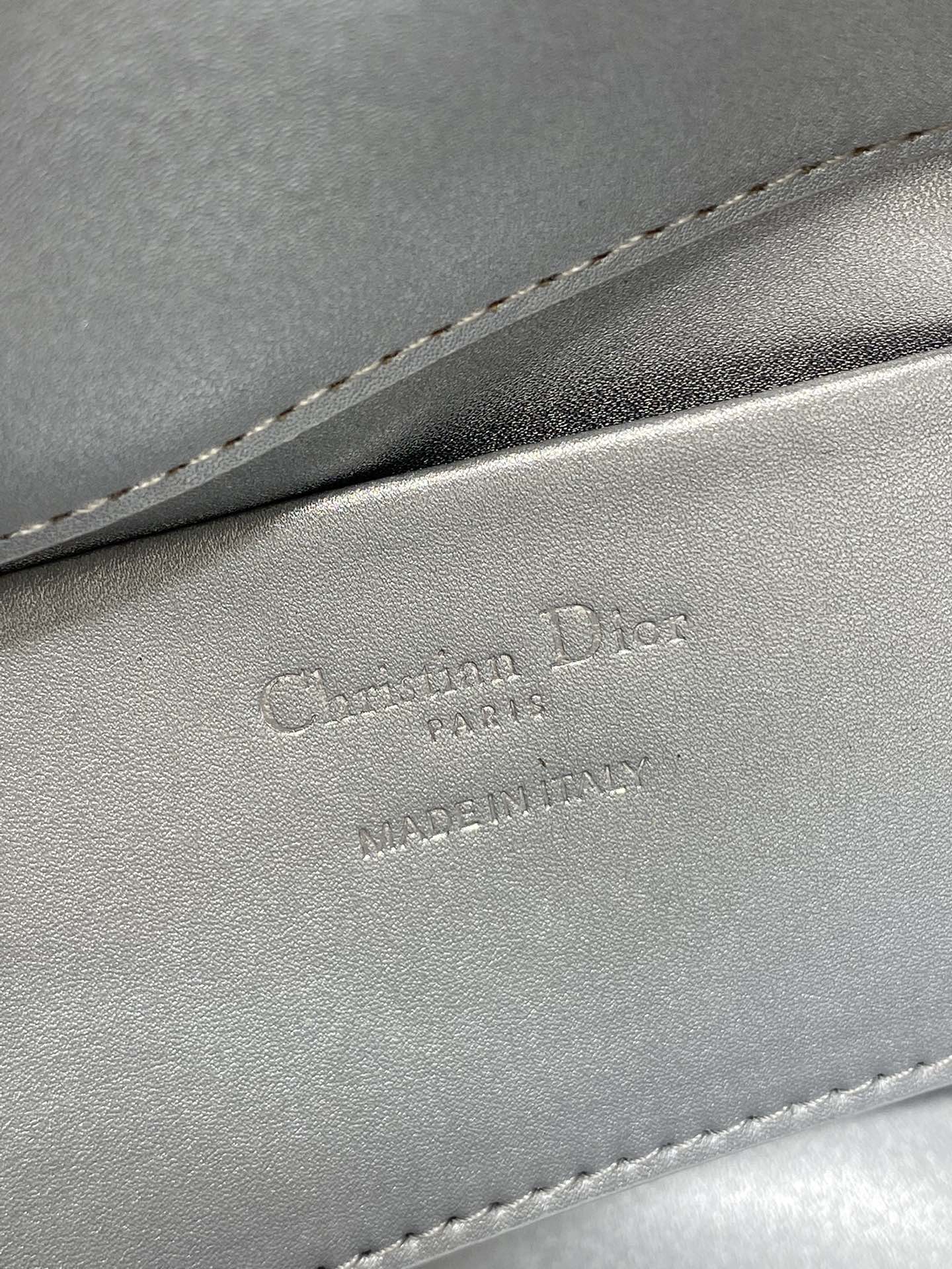 小号银色现货‼️Toujours竖版系列小号，专属菜篮子，有点太美了，高颜值包包，轻松拿捏高级感，超大菱